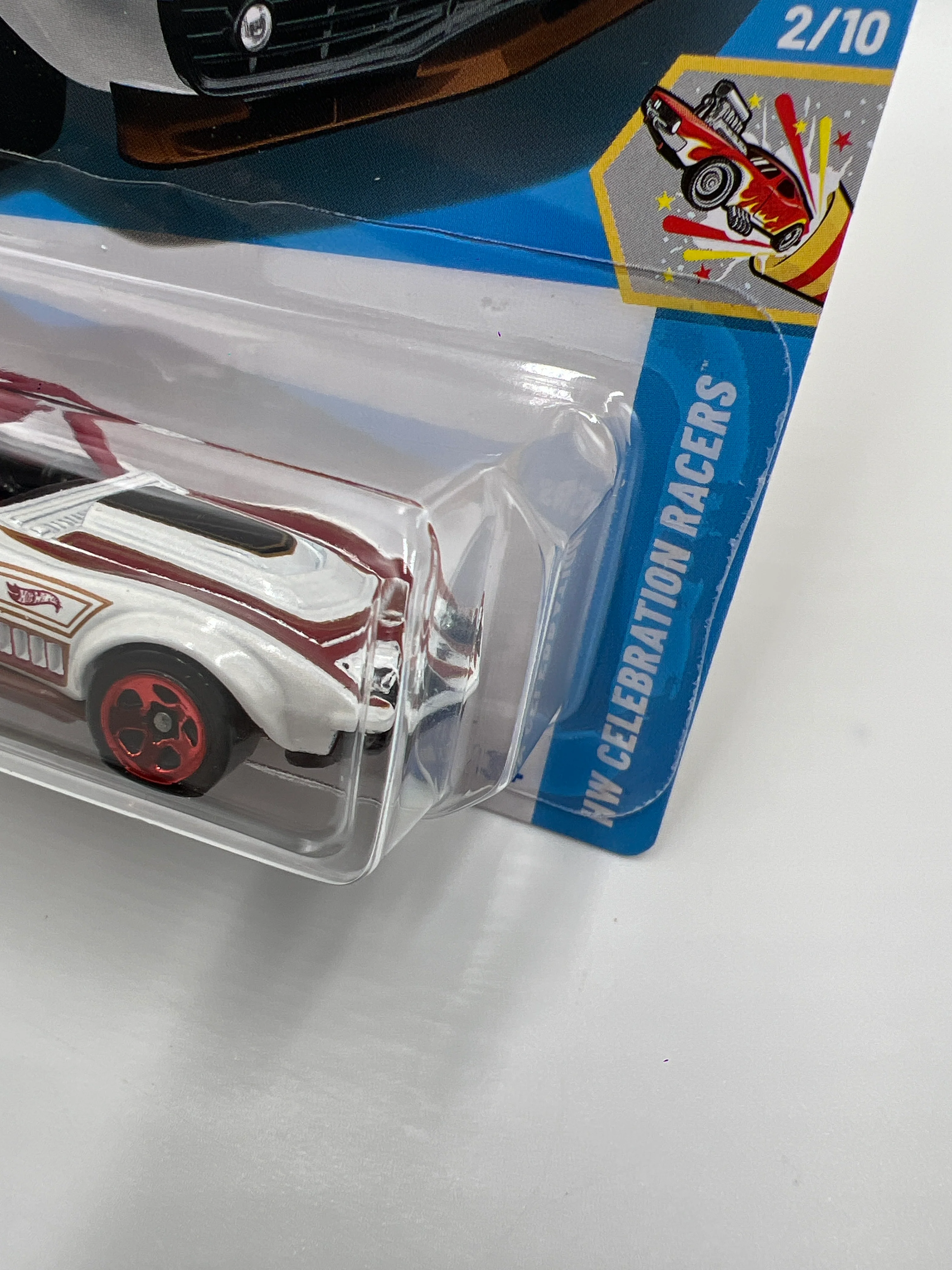 2025 Hot Wheels D Case #51 69 Corvette Racer Valentines Day White 16G - Image 3