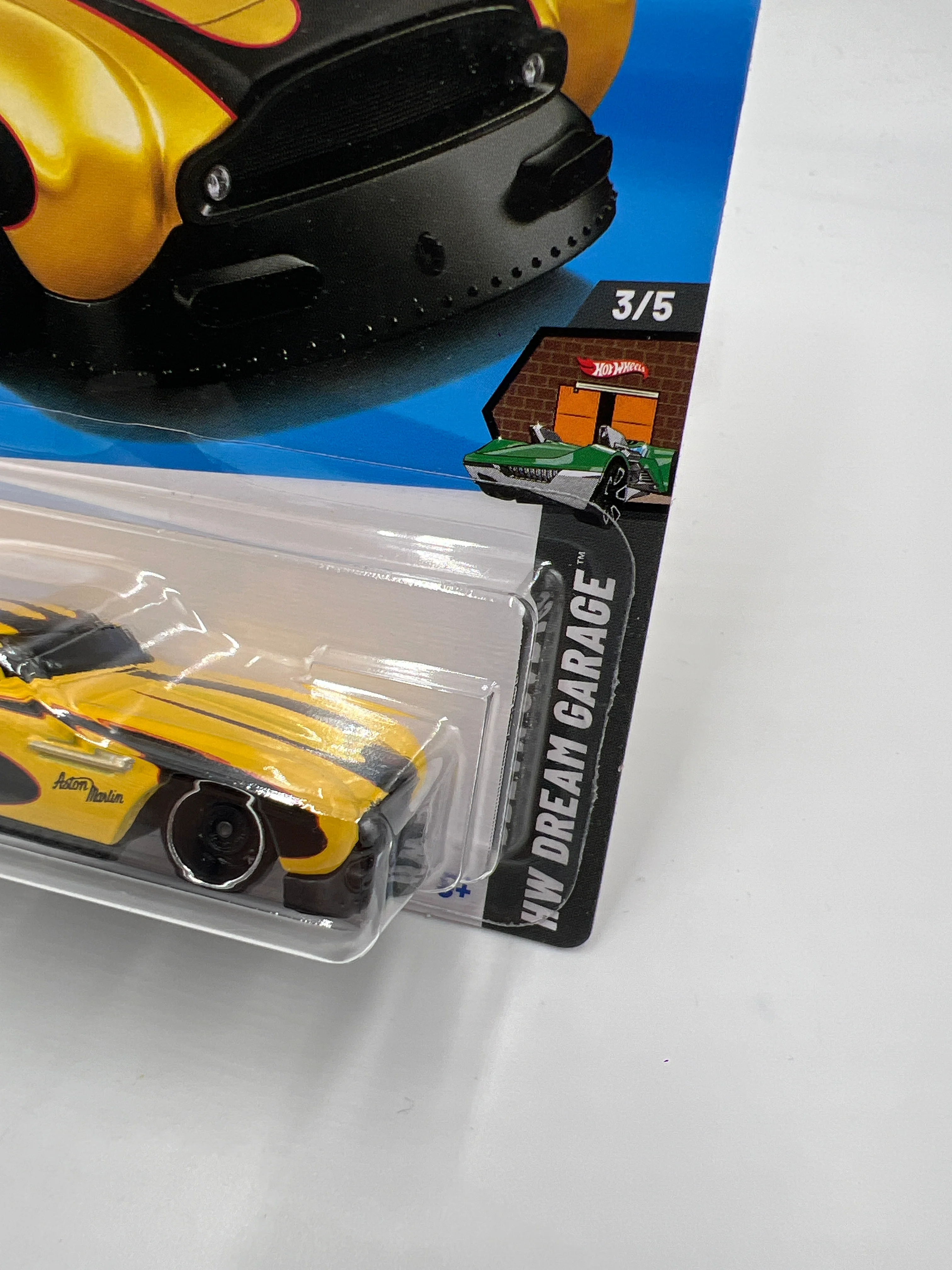 2025 Hot Wheels Garage #107 Aston Martin DB4GT High-Speed Edition Yellow 67A - Image 3