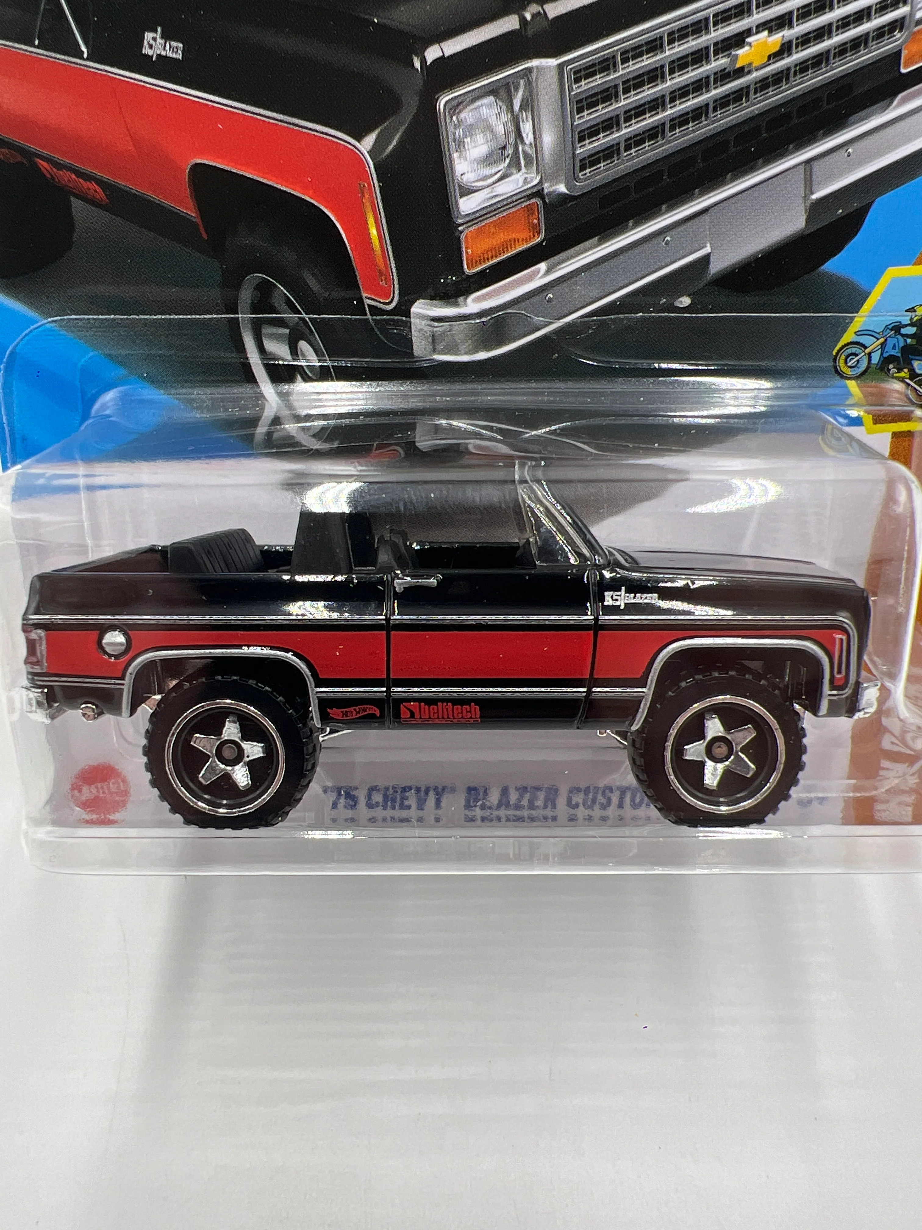 2025 Hot Wheels F Case HW Dirt #115 75 Chevy Blazer Custom Black/Red 15G - Image 2
