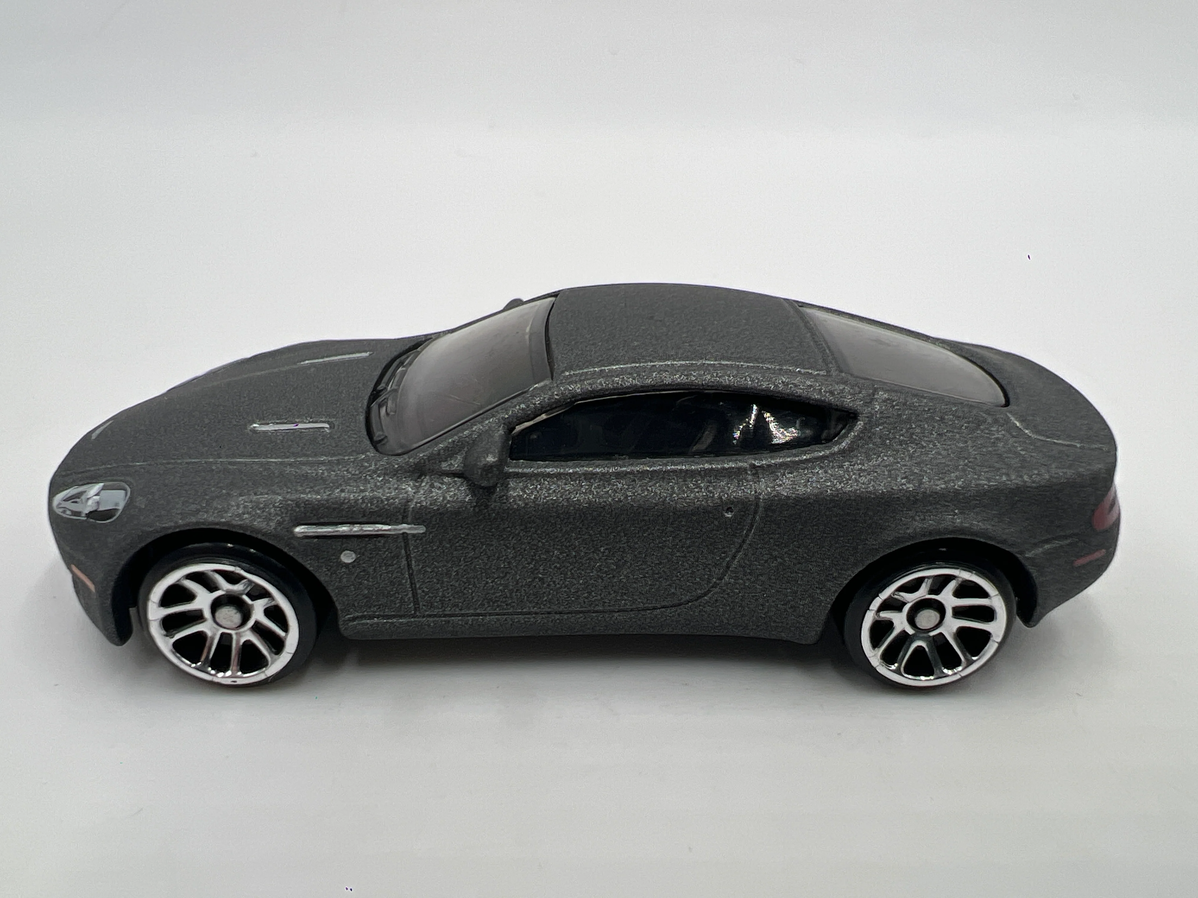 2025 Hot Wheels Fast & Furious 10 Pack Set 2005 Aston Martin DB9 Gray Loose - Image 4