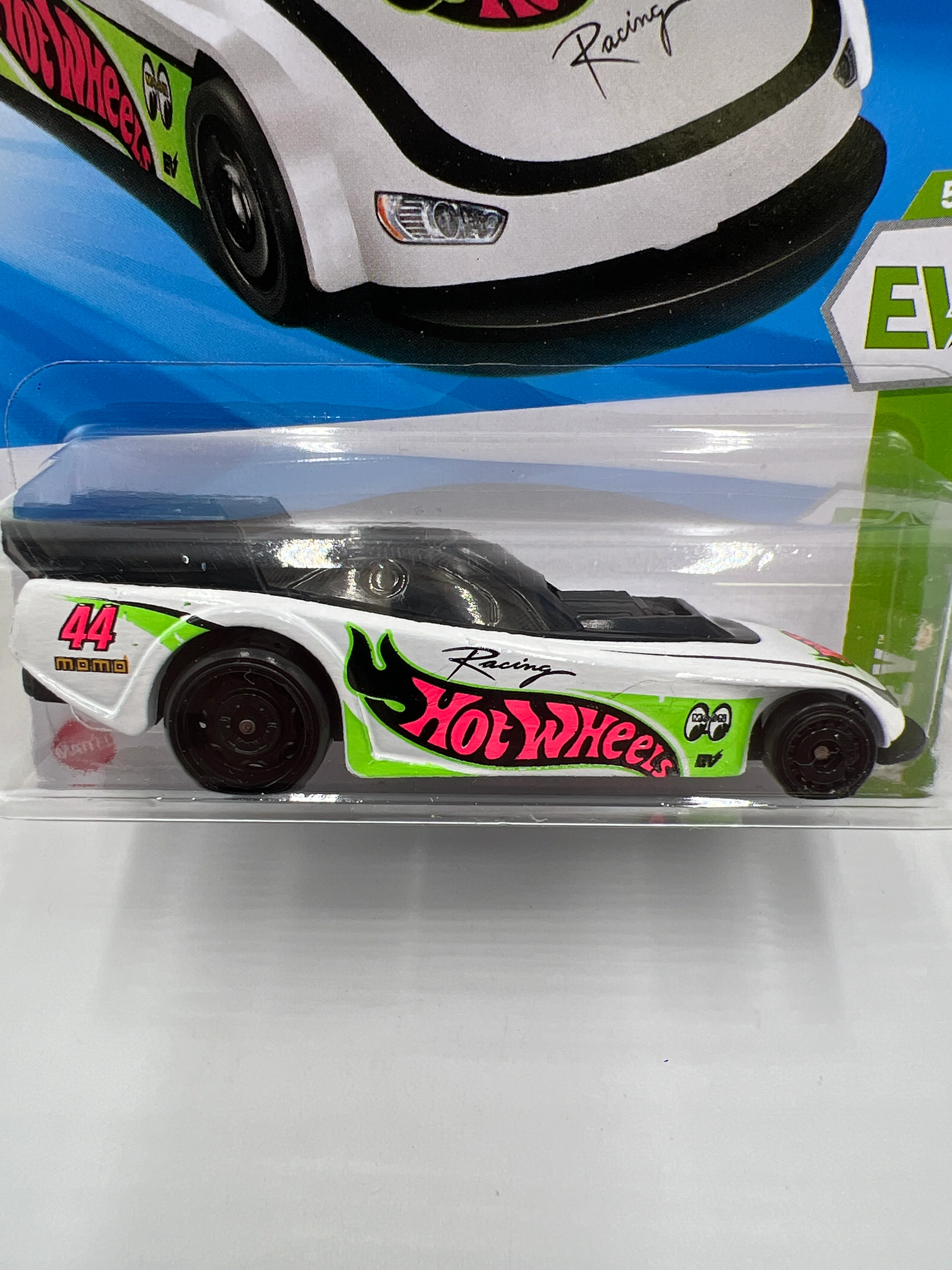 2025 Hot Wheels H Case HW EV #60 Supercharged White 115E - Image 3