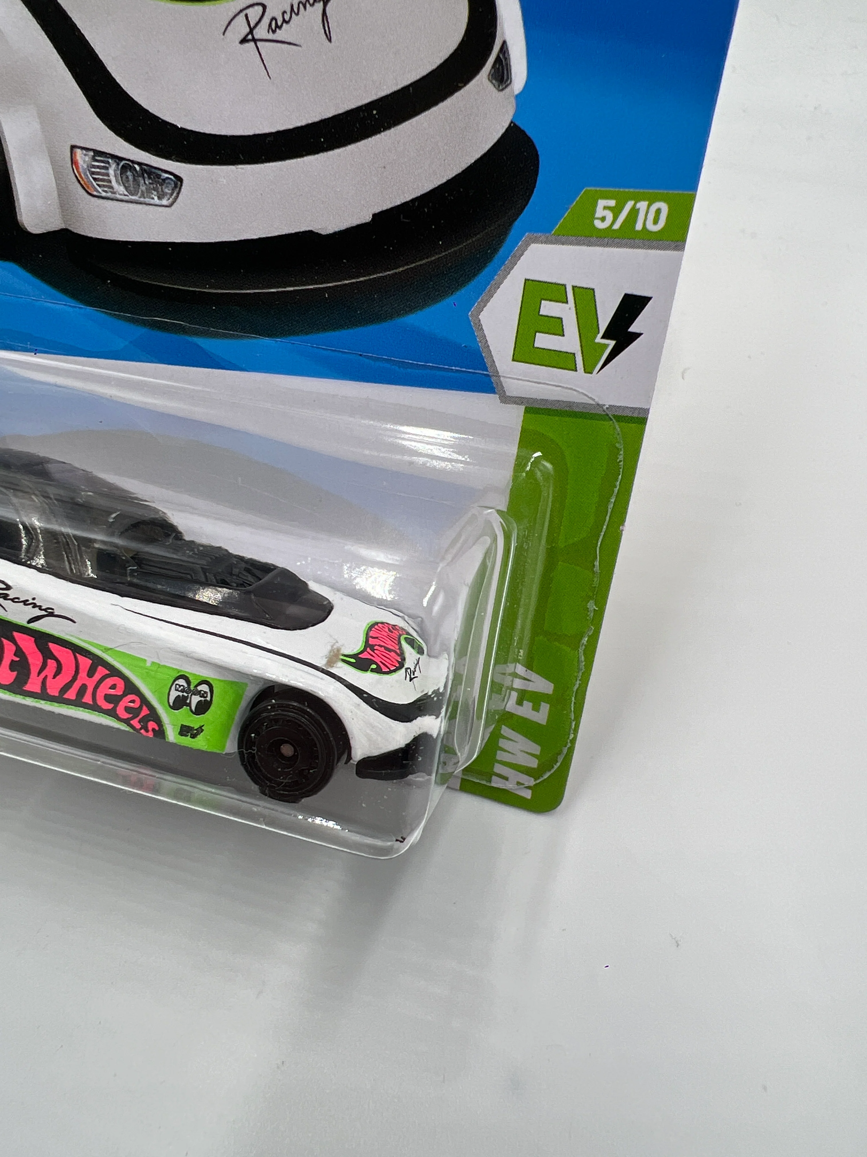 2025 Hot Wheels H Case HW EV #60 Supercharged White 115E - Image 4