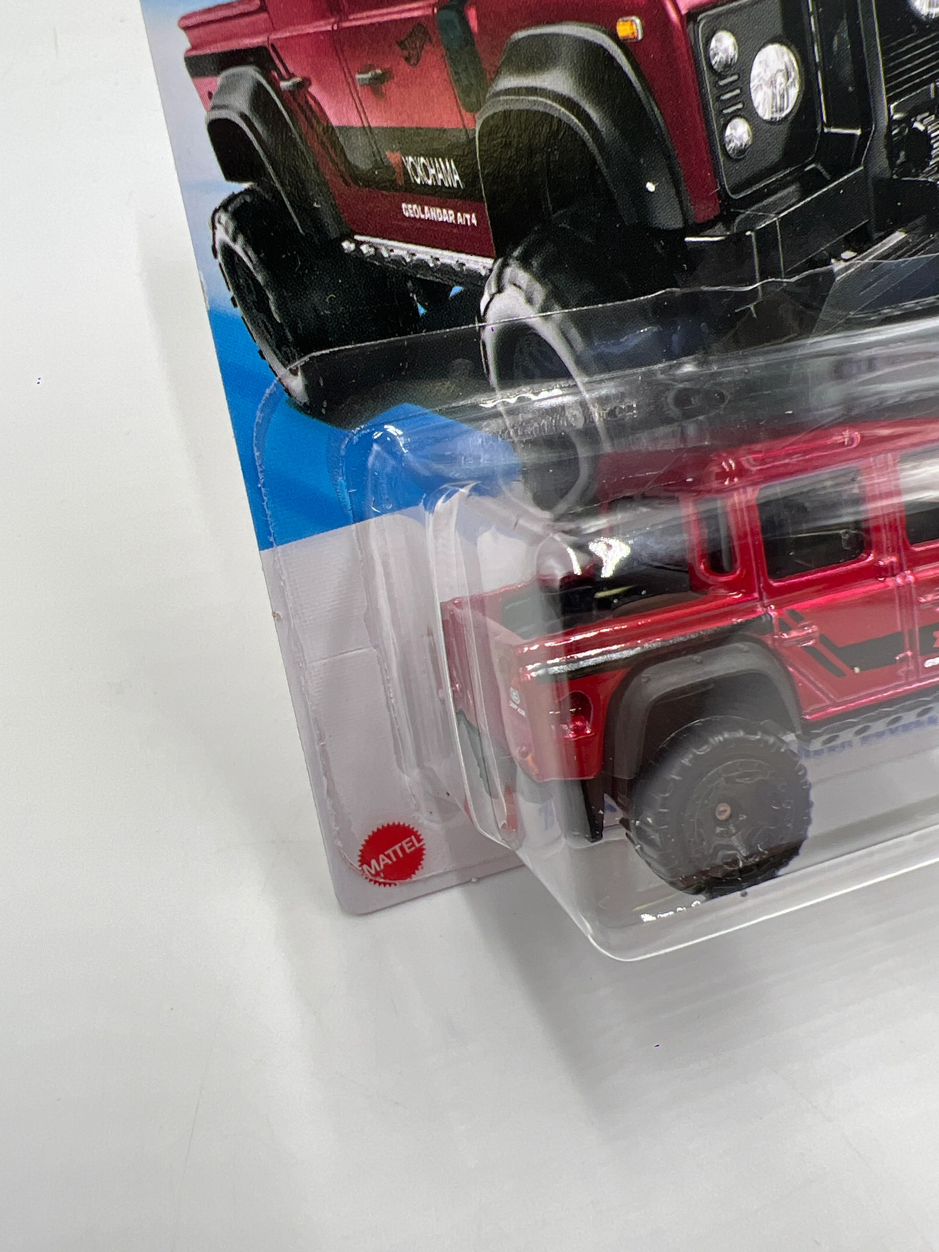 2025 Hot Wheels J Case HW Dirt #179 15 Land Rover Defender Double Cab Red 94i - Image 4