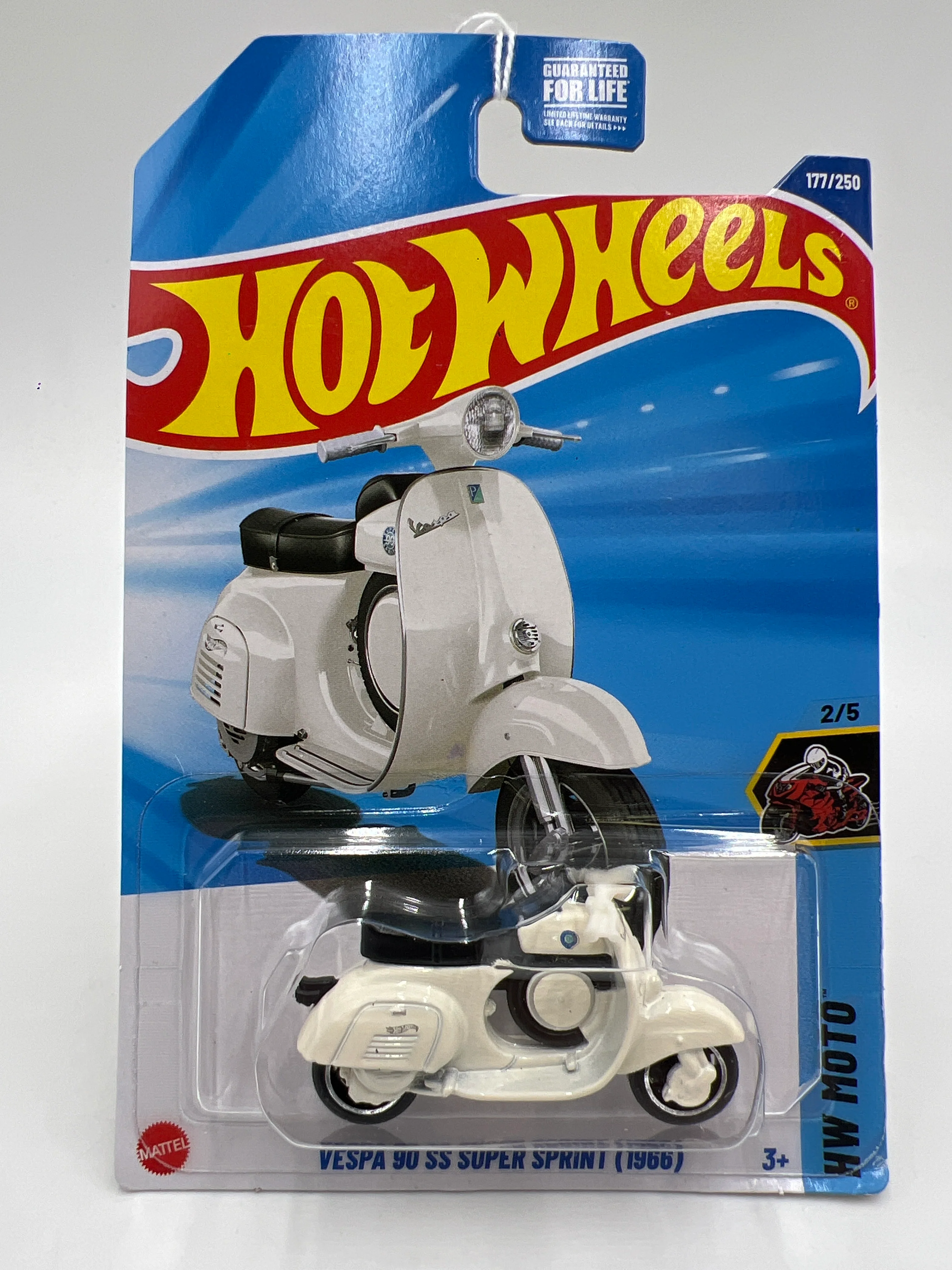 2025 Hot Wheels J Case HW Moto #177 Vespa 90 SS Super Sprint 1966 White Truck 114C - Image 2