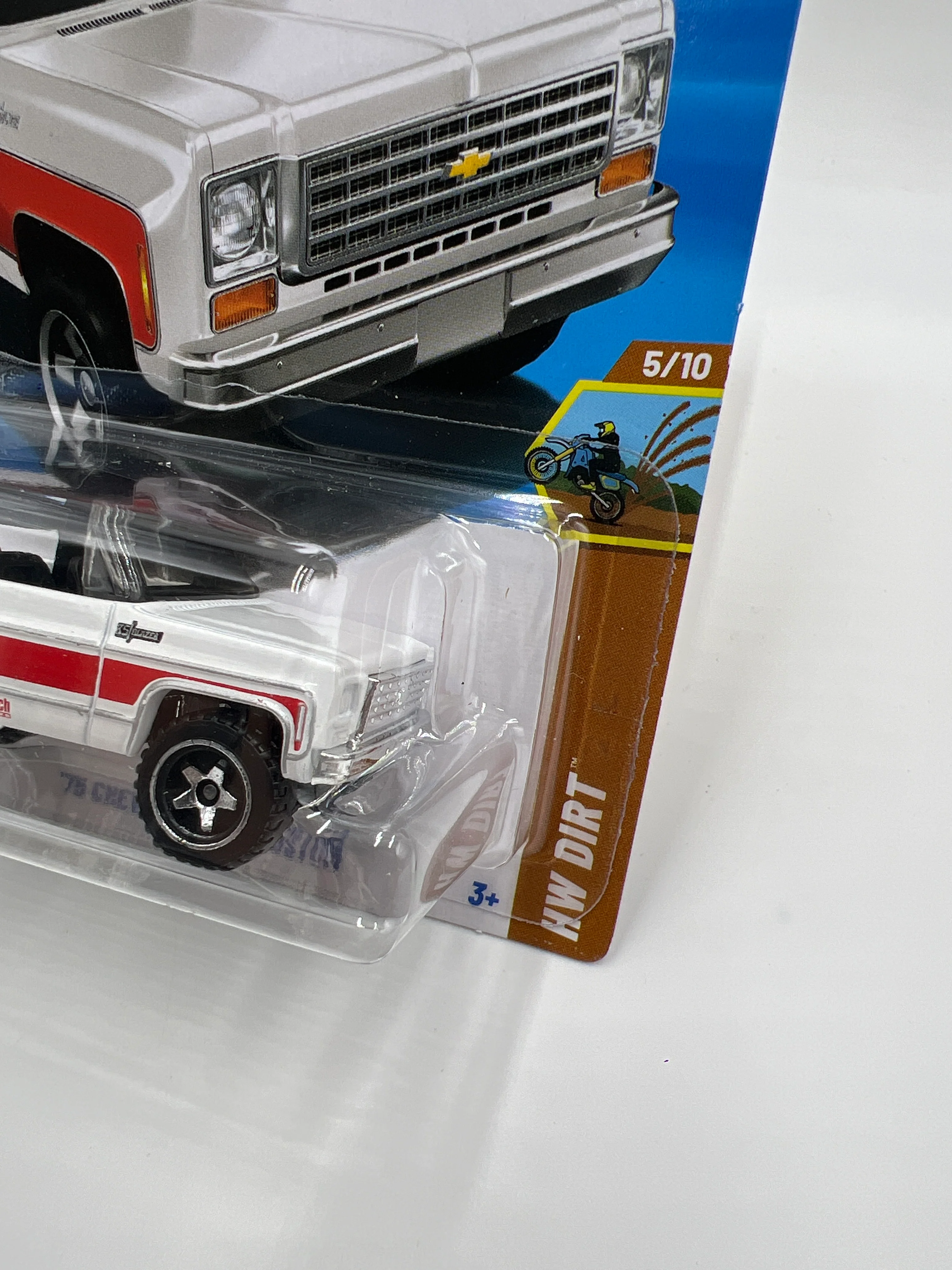 2025 Hot Wheels L Case HW Dirt #115 75 Chevy Blazer Custom White/Red 17E - Image 3