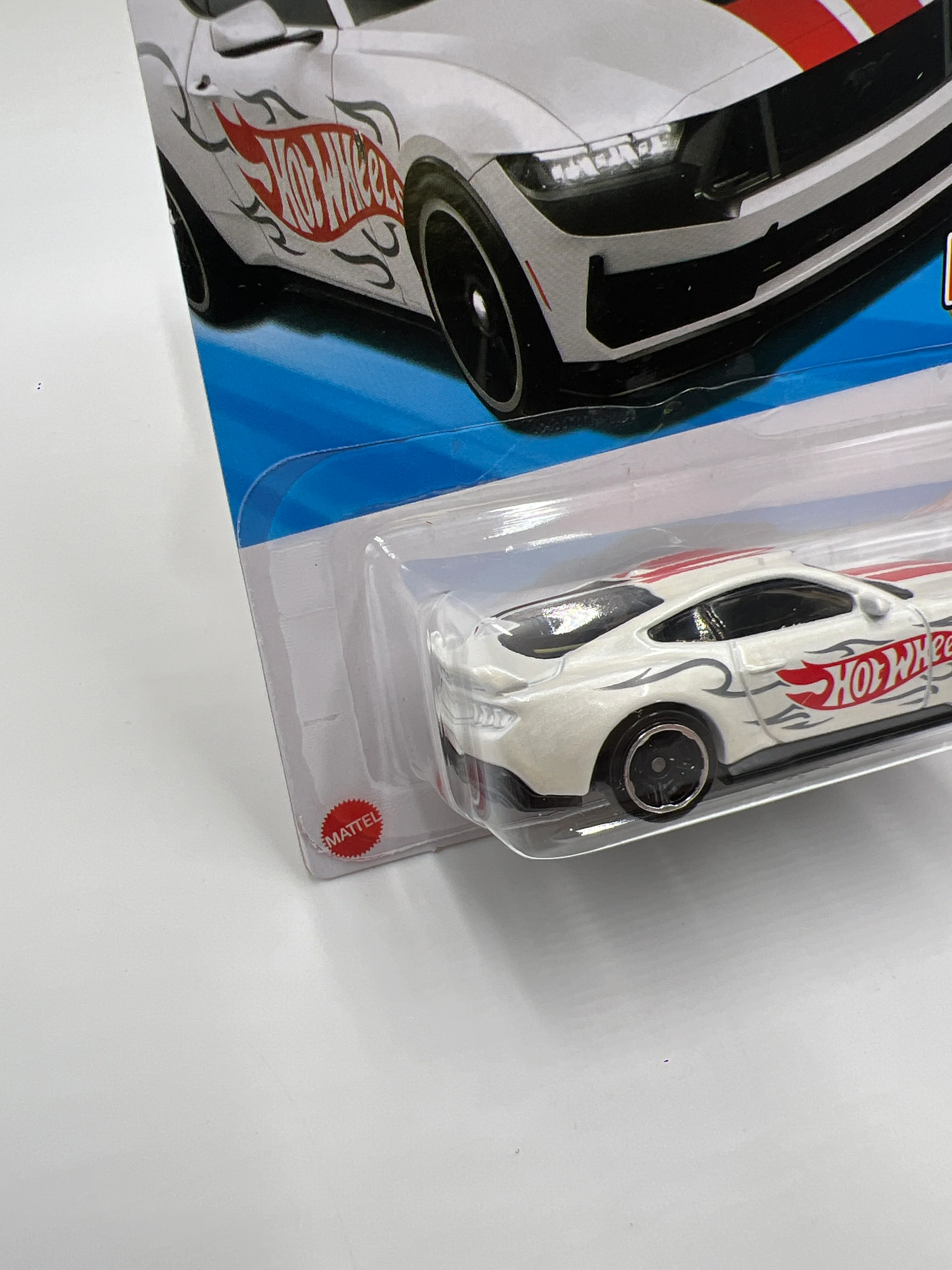 2025 Hot Wheels L Case Then And Now #219 Ford Mustang Dark Horse White 21D - Image 4