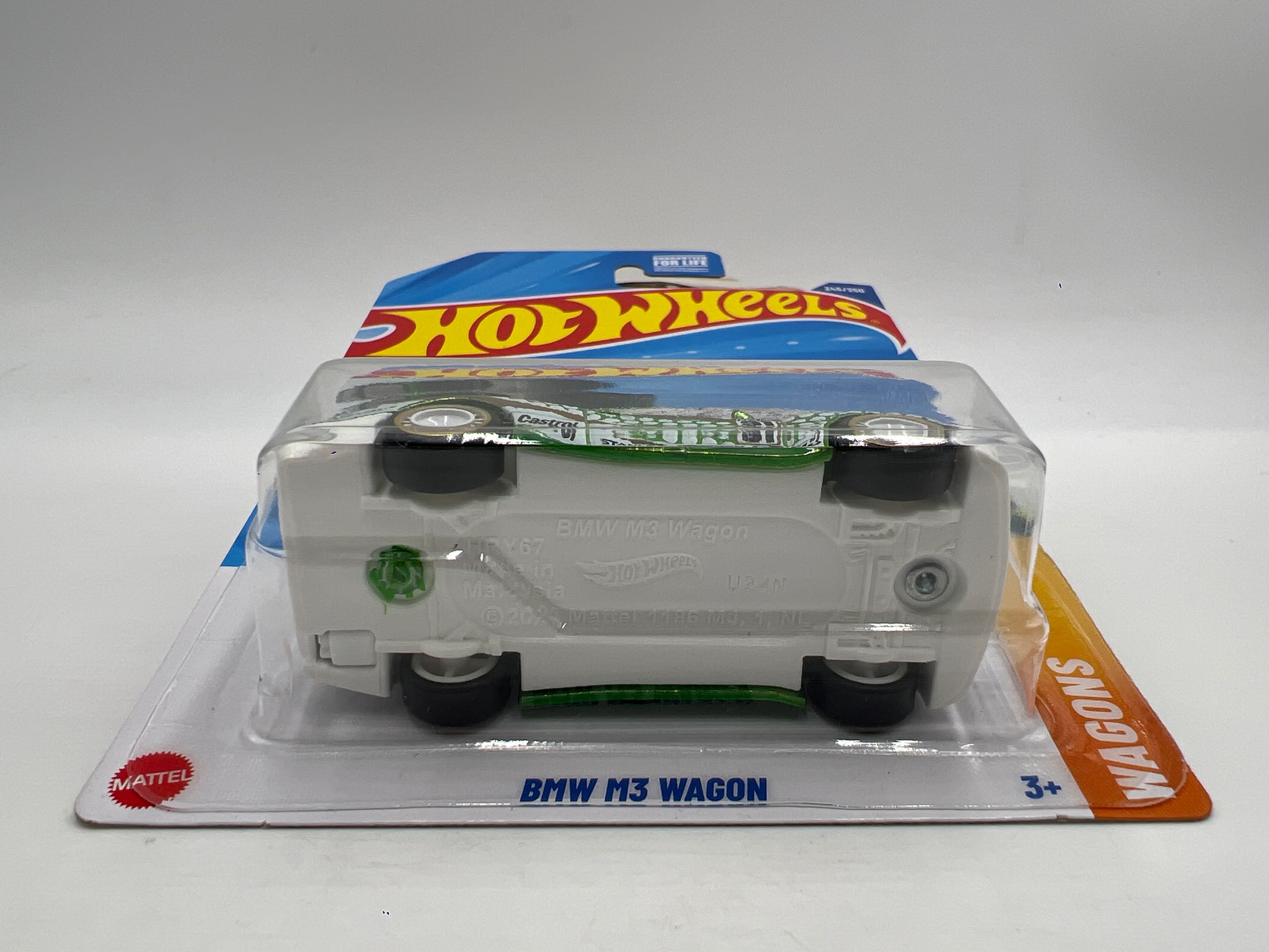 2025 Hot Wheels Super Treasure Hunt #245 BMW M3 Wagon Green W/Protector - Image 5