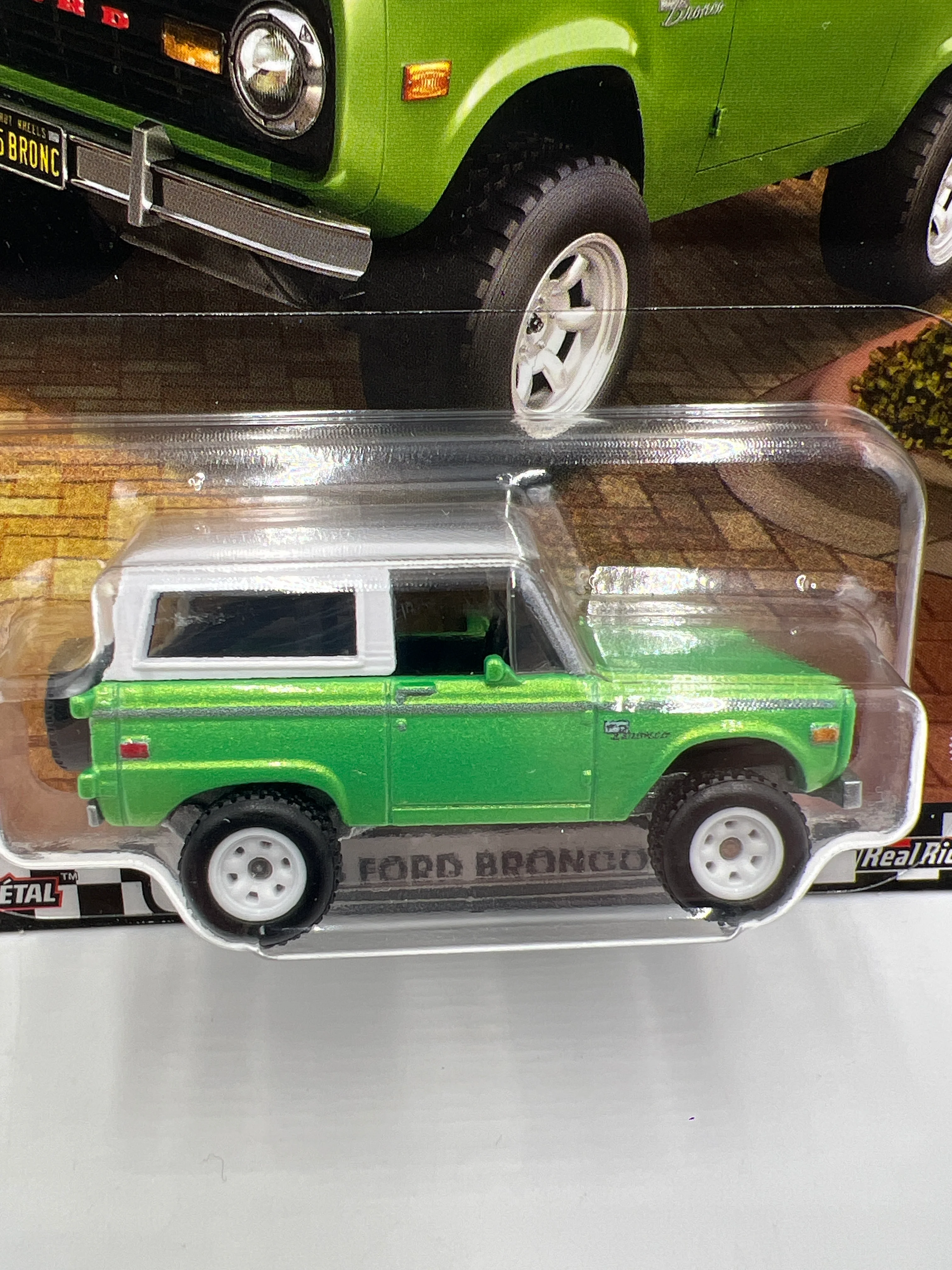 2025 Hot Wheels Premium Boulevard #138 75 Ford Bronco Green 260B - Image 2