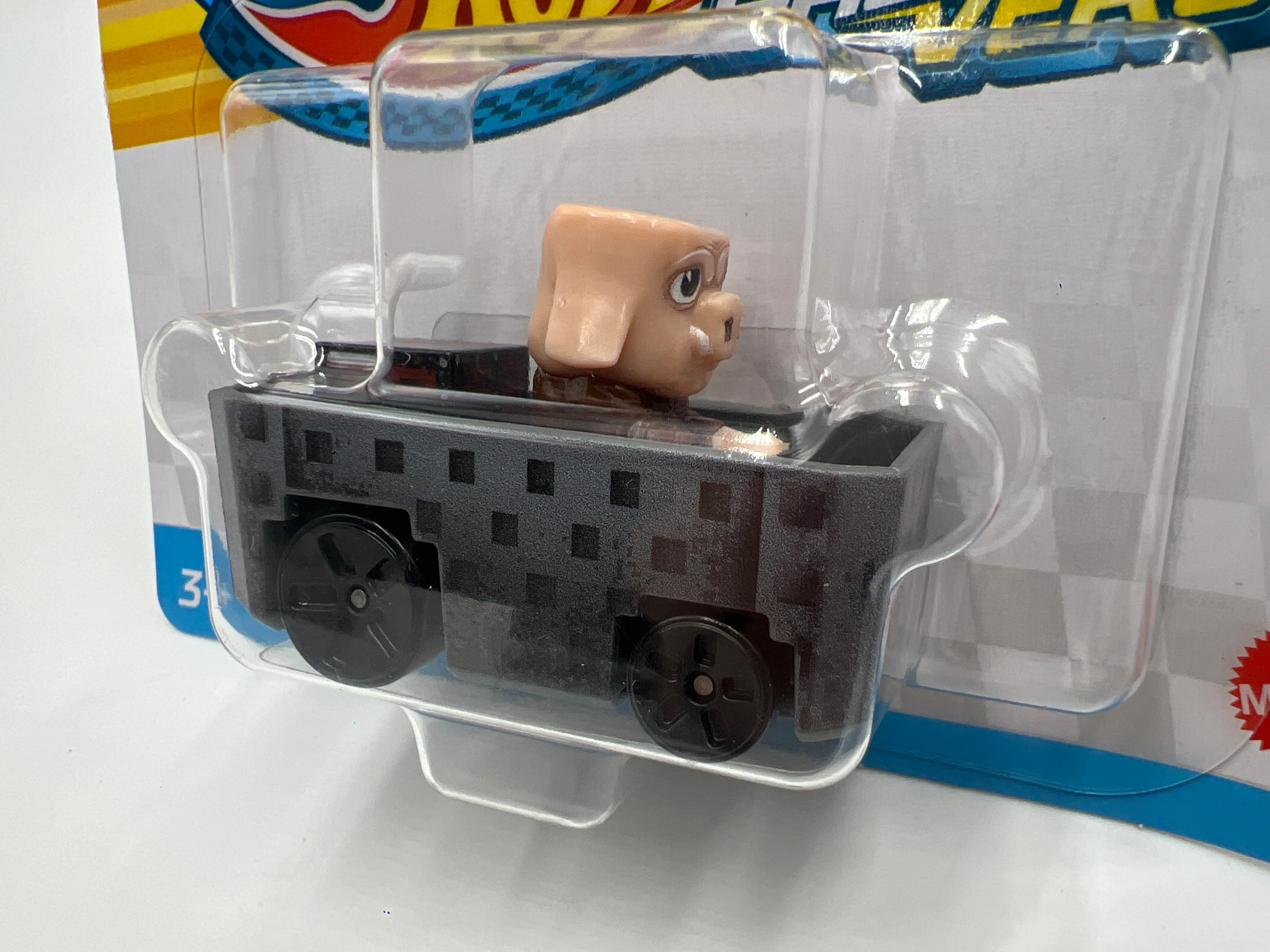 2025 Hot Wheels Racer Verse A Minecraft Movie Grunter 111B - Image 2