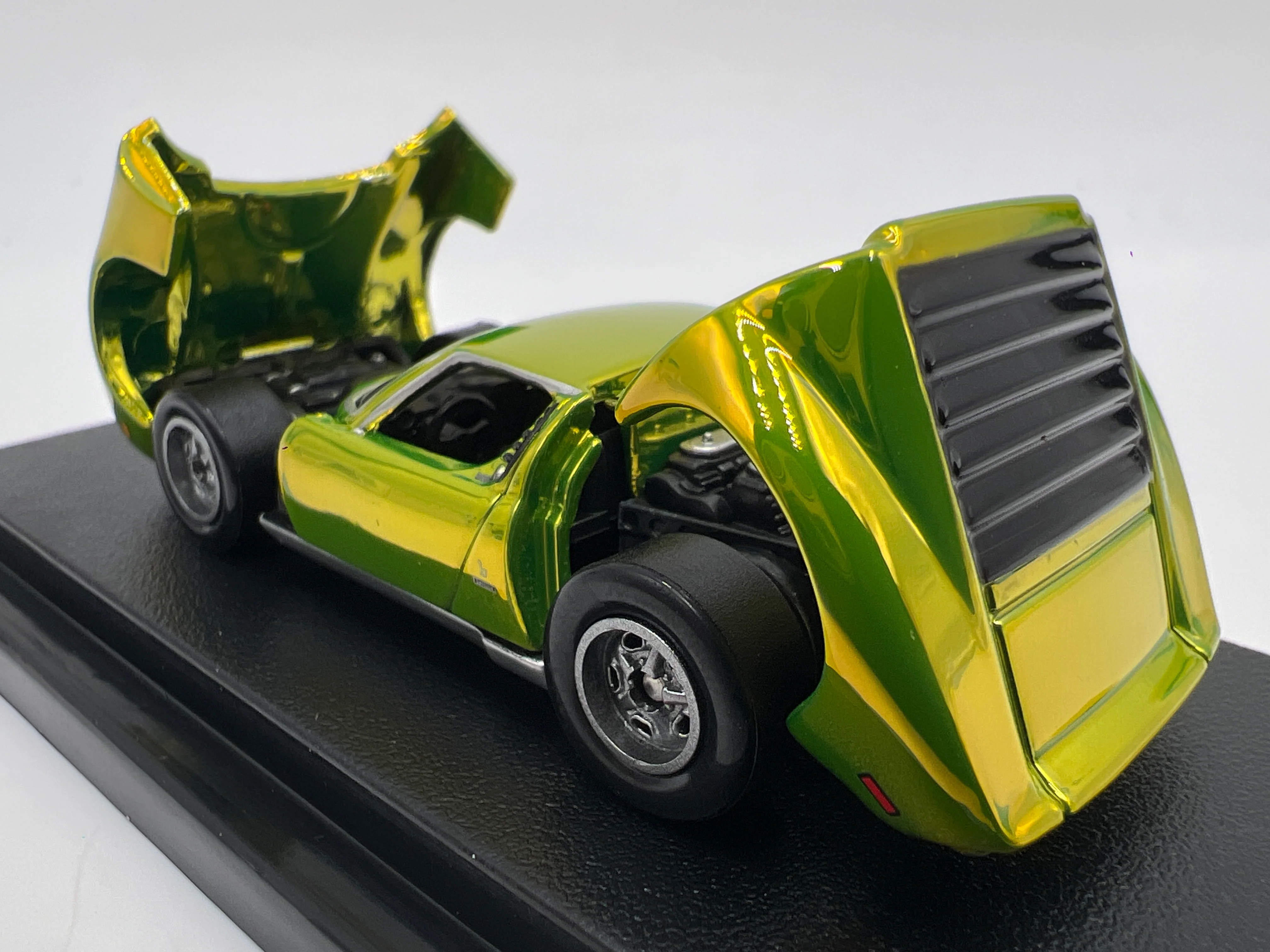 2025 Hot Wheels RLC 71 Lamborghini Miura P400 SV Antifreeze Green - Image 3