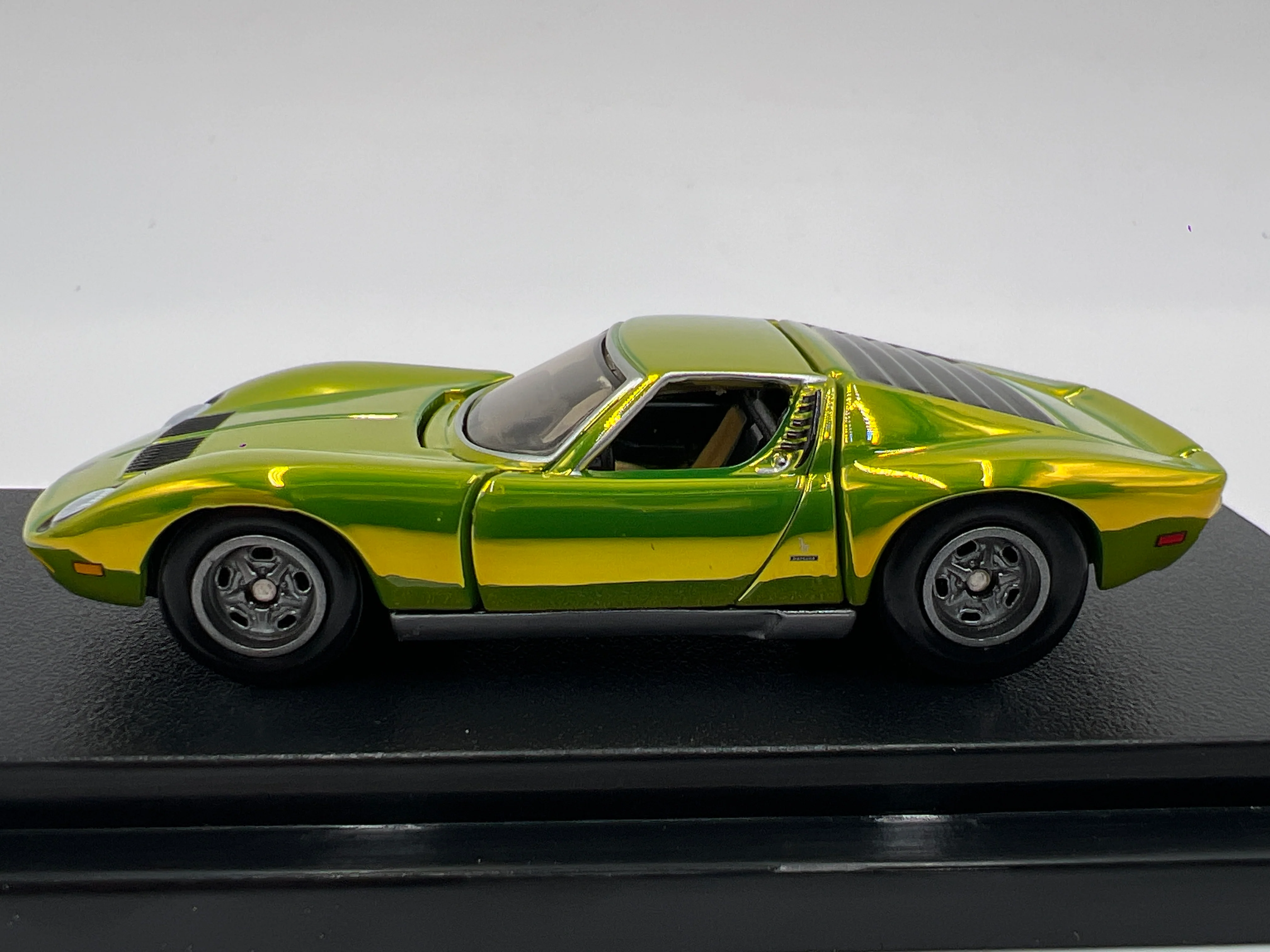 2025 Hot Wheels RLC 71 Lamborghini Miura P400 SV Antifreeze Green - Image 5