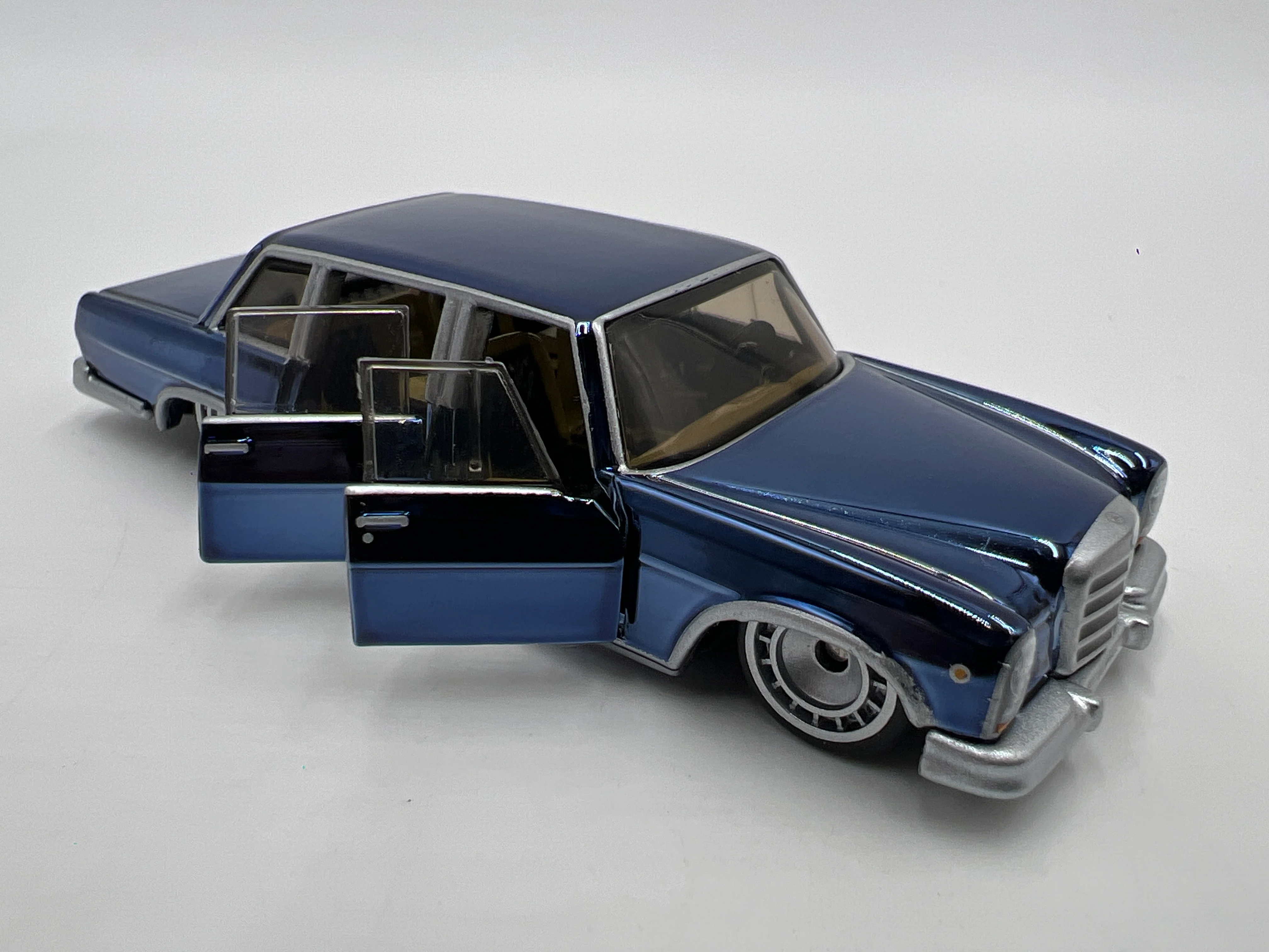 2025 Hot Wheels RLC Mercedes-Benz 600 Blue - Image 2