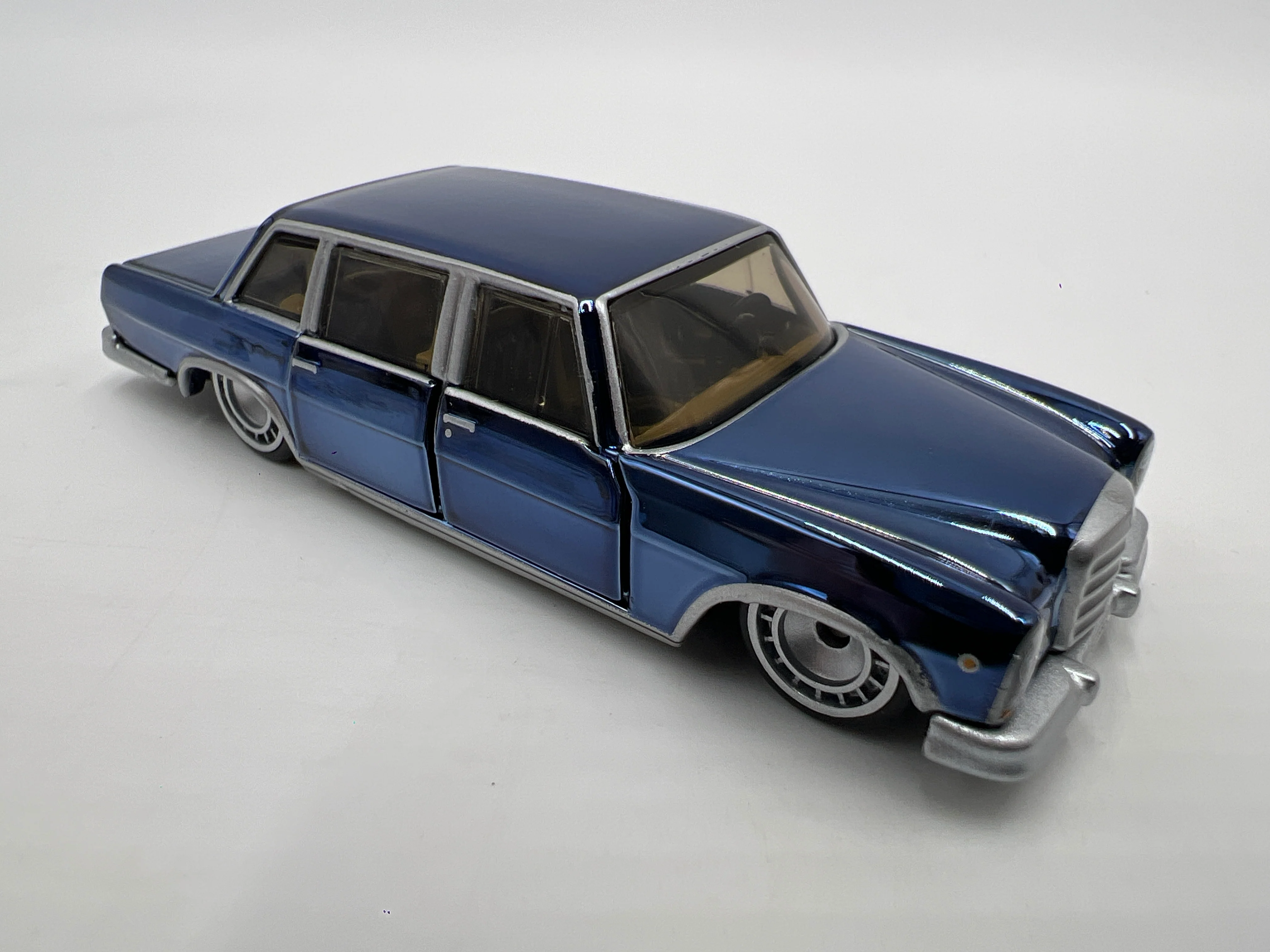 2025 Hot Wheels RLC Mercedes-Benz 600 Blue - Image 3