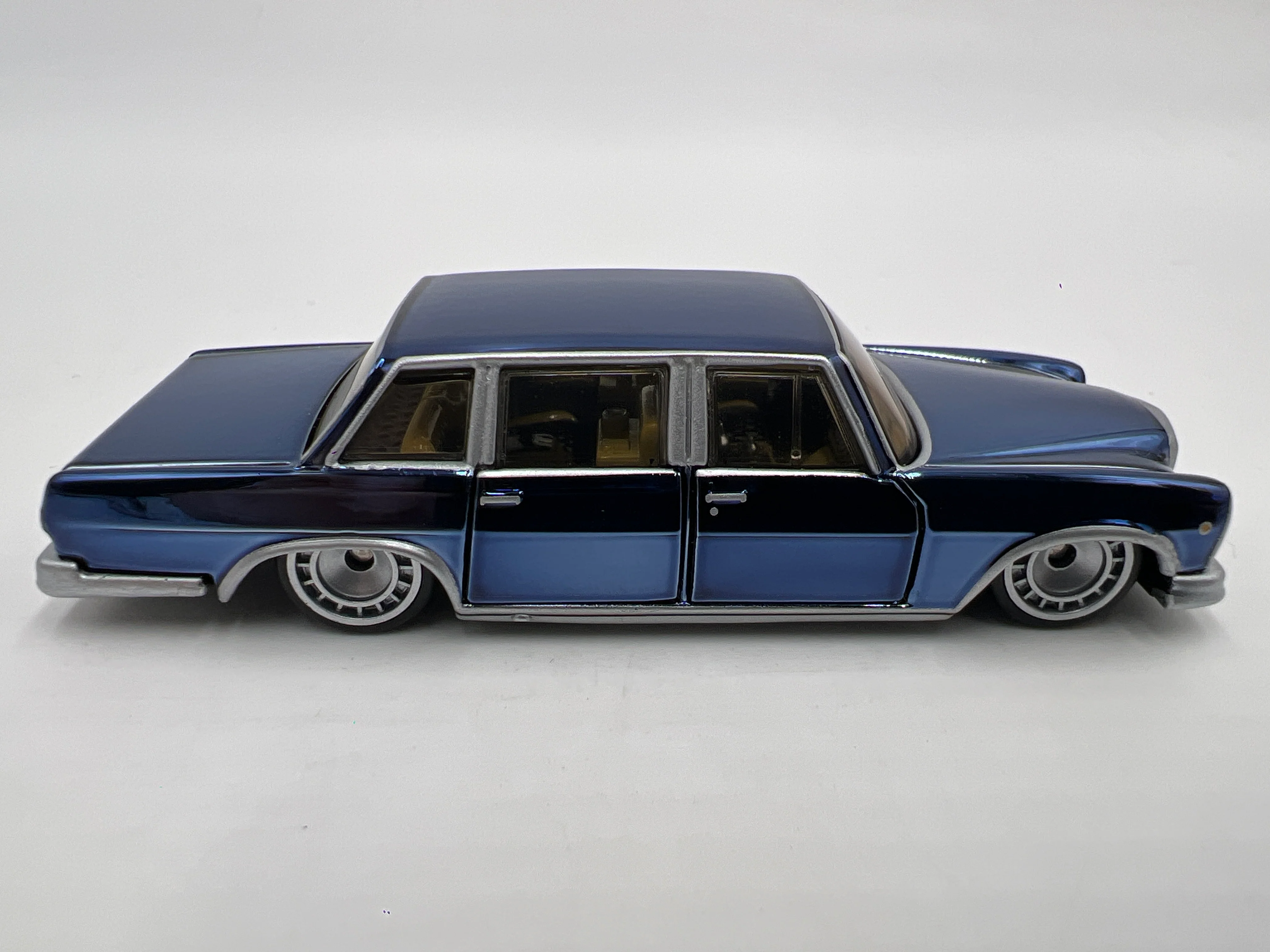 2025 Hot Wheels RLC Mercedes-Benz 600 Blue - Image 6