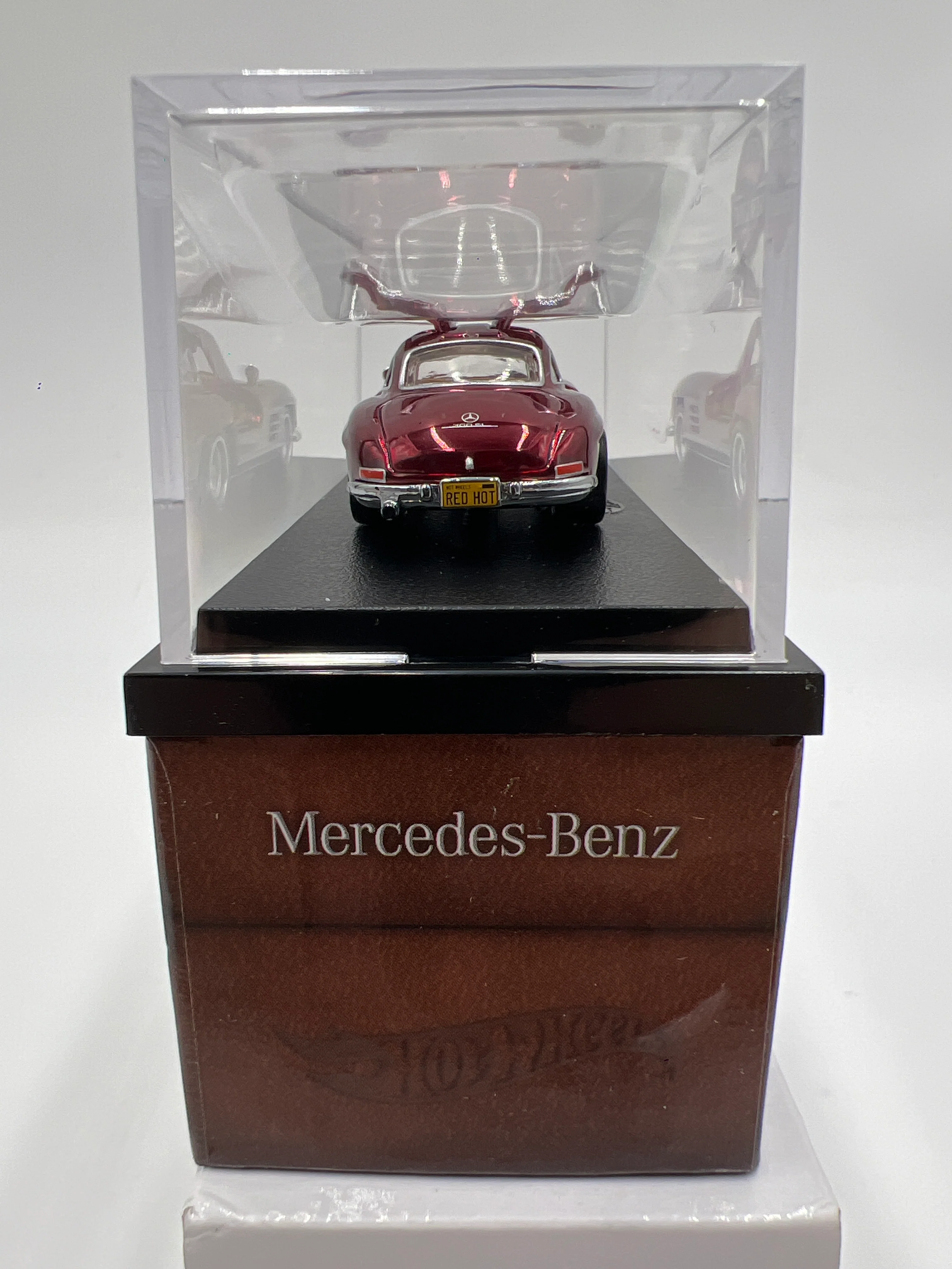 2023 Hot Wheels RLC 55 Mercedes-Benz 300 SL Red - Image 4