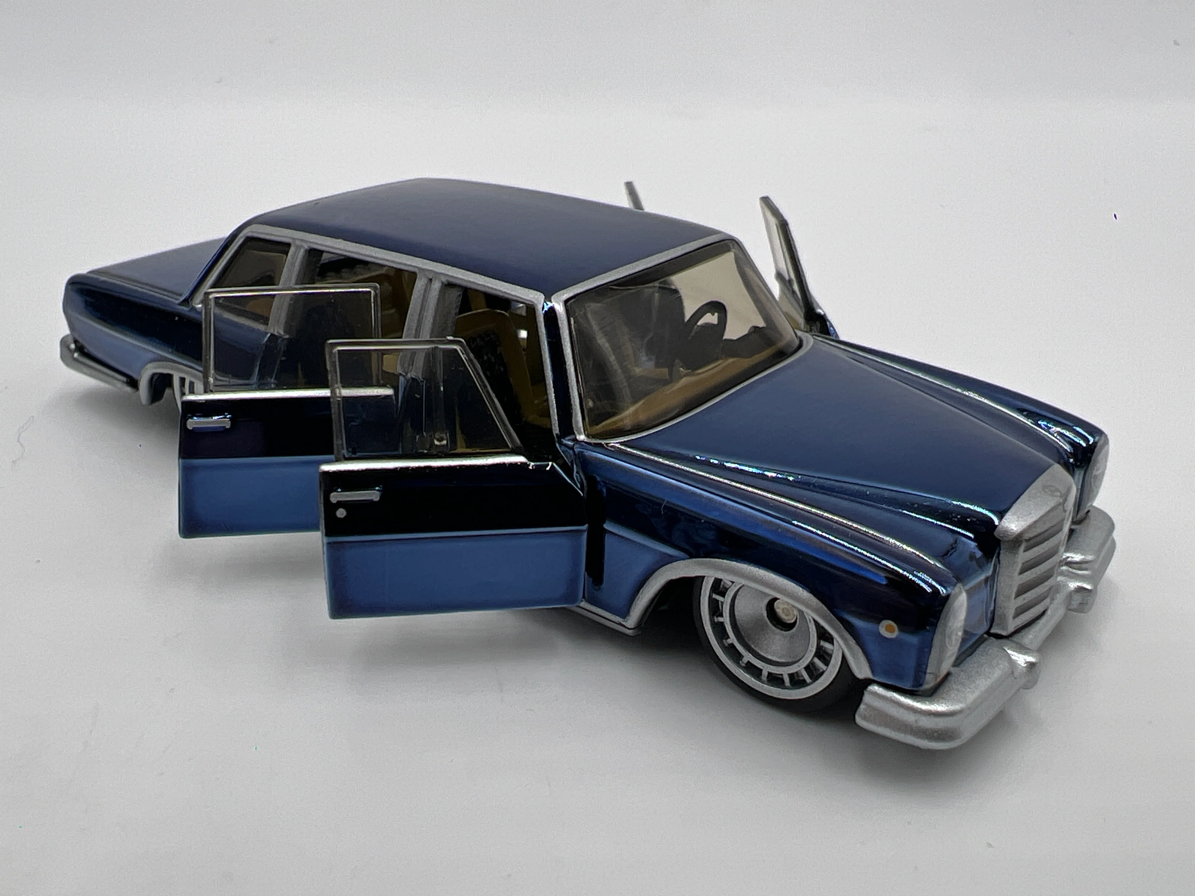 2025 Hot Wheels RLC Mercedes-Benz 600 Blue - Image 2