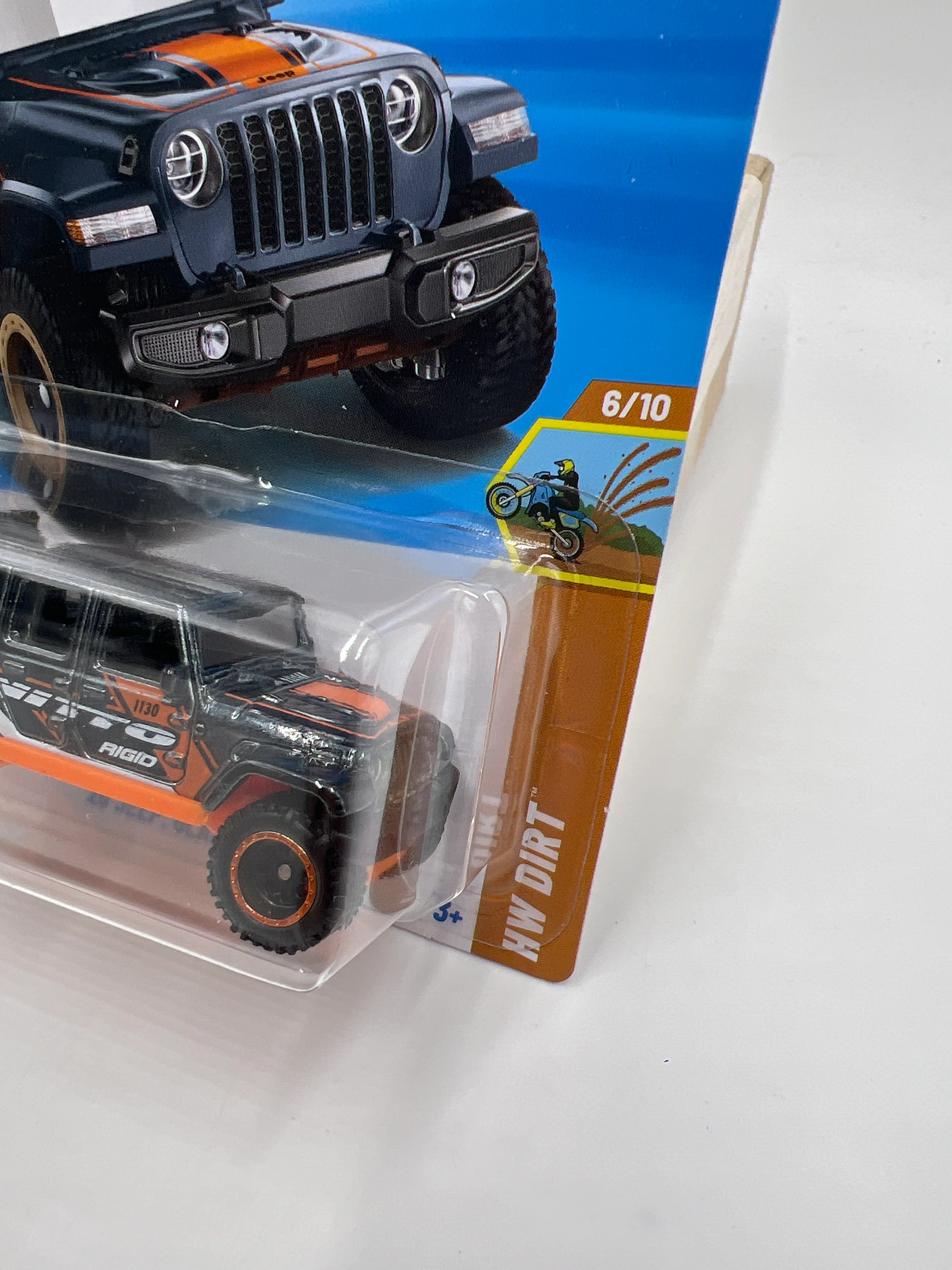 2025 Hot Wheels Super Treasure Hunt #130 20 Jeep Gladiator Nitto W/Protector - Image 3