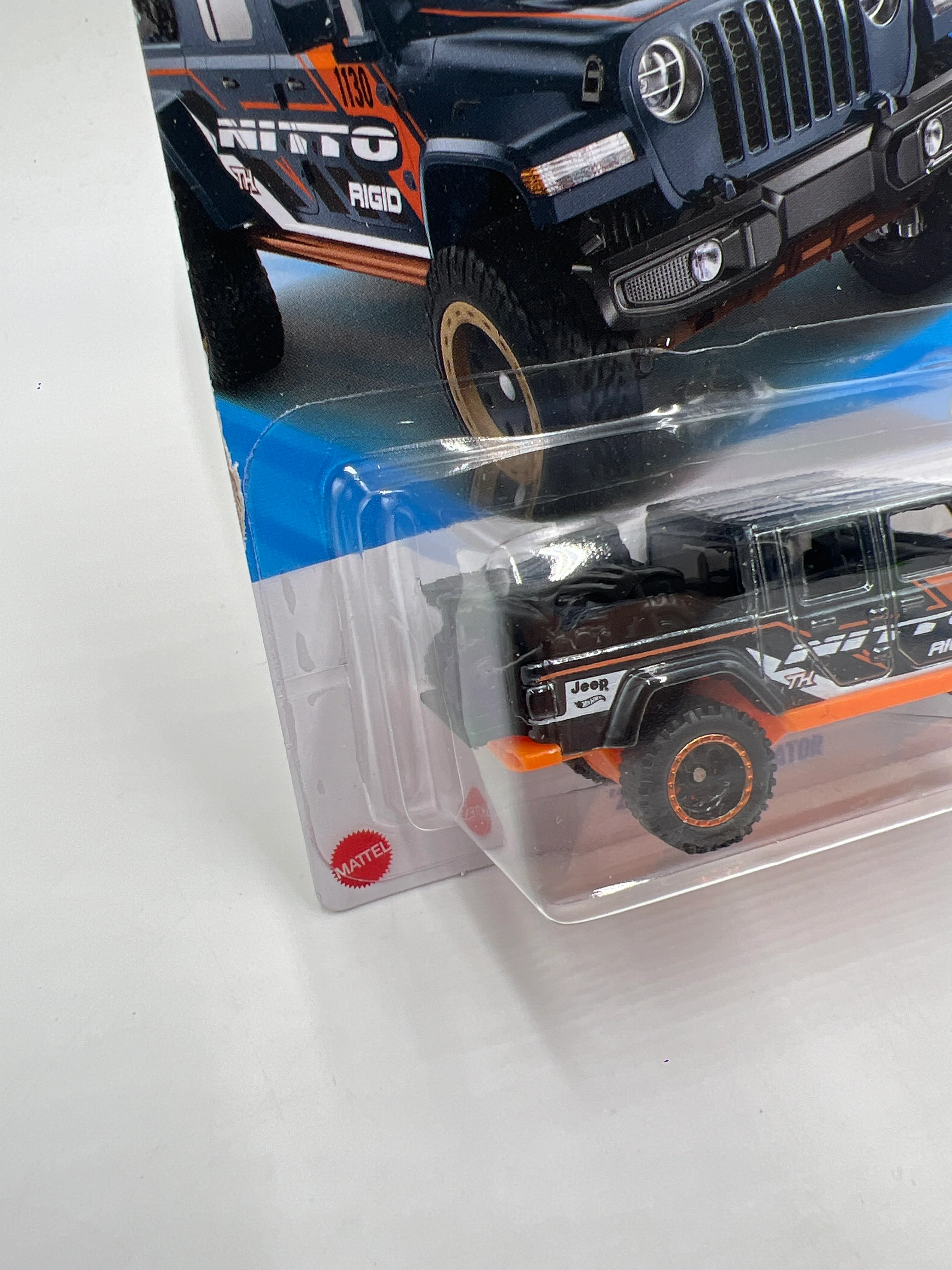 2025 Hot Wheels Super Treasure Hunt #130 20 Jeep Gladiator Nitto W/Protector - Image 4