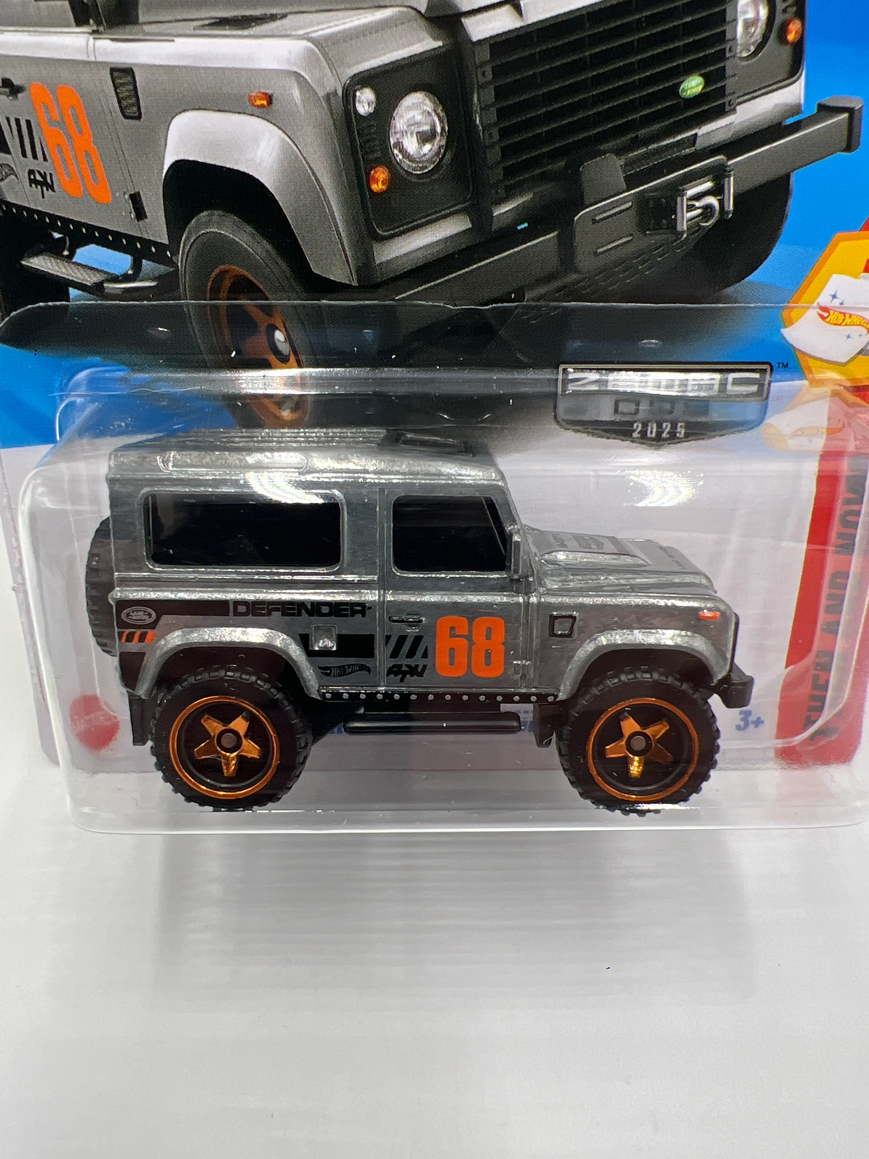 2025 Hot Wheels Walmart Exclusive Zamac 9 #210 Land Rover Defender 90 144E - Image 2