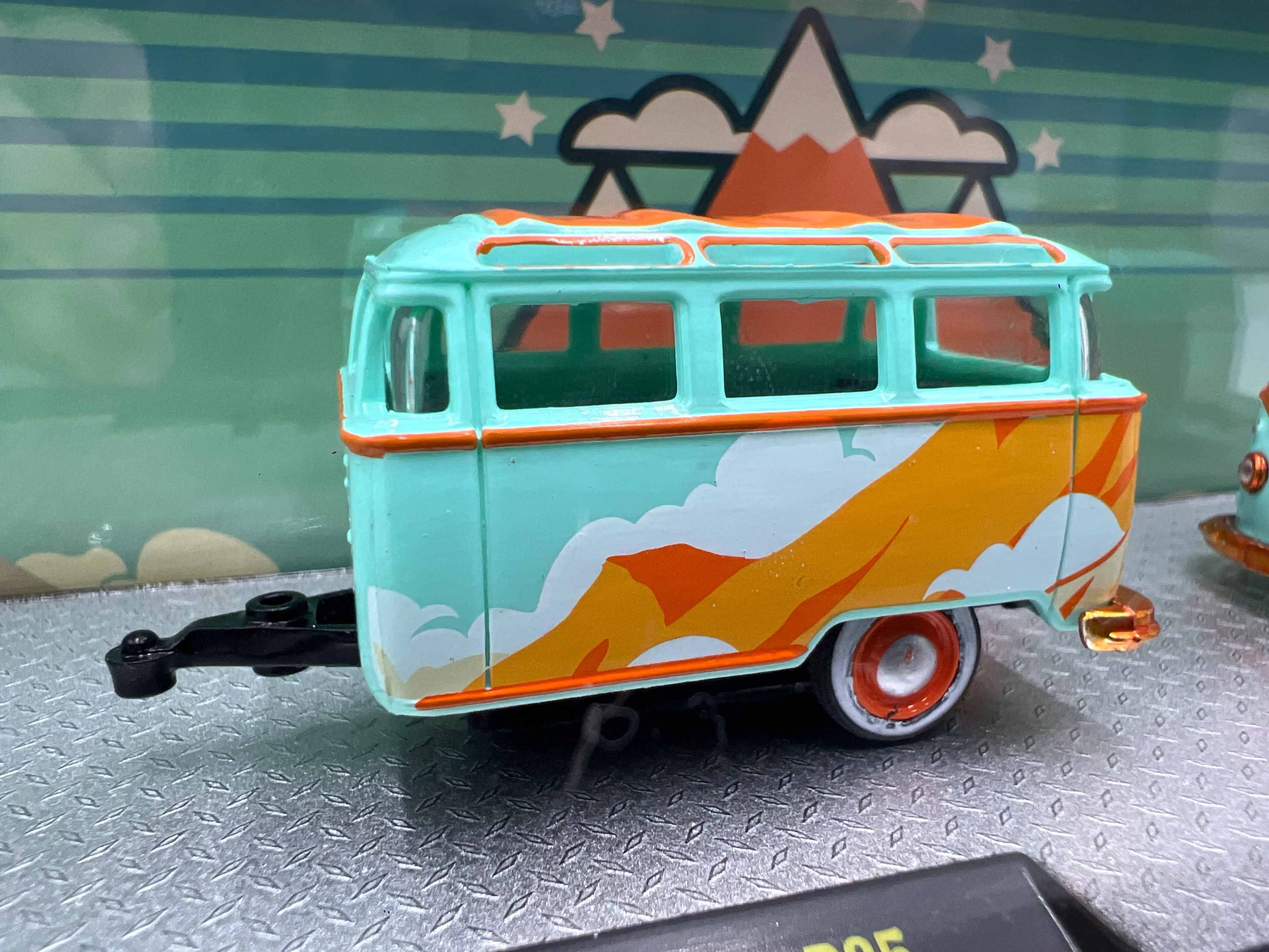 2025 M2 Machines Auto Haulers CHASE 1959 VW Double Cab Truck USA Model & 1960 VW Delivery Van & Trailer R85 - Image 4