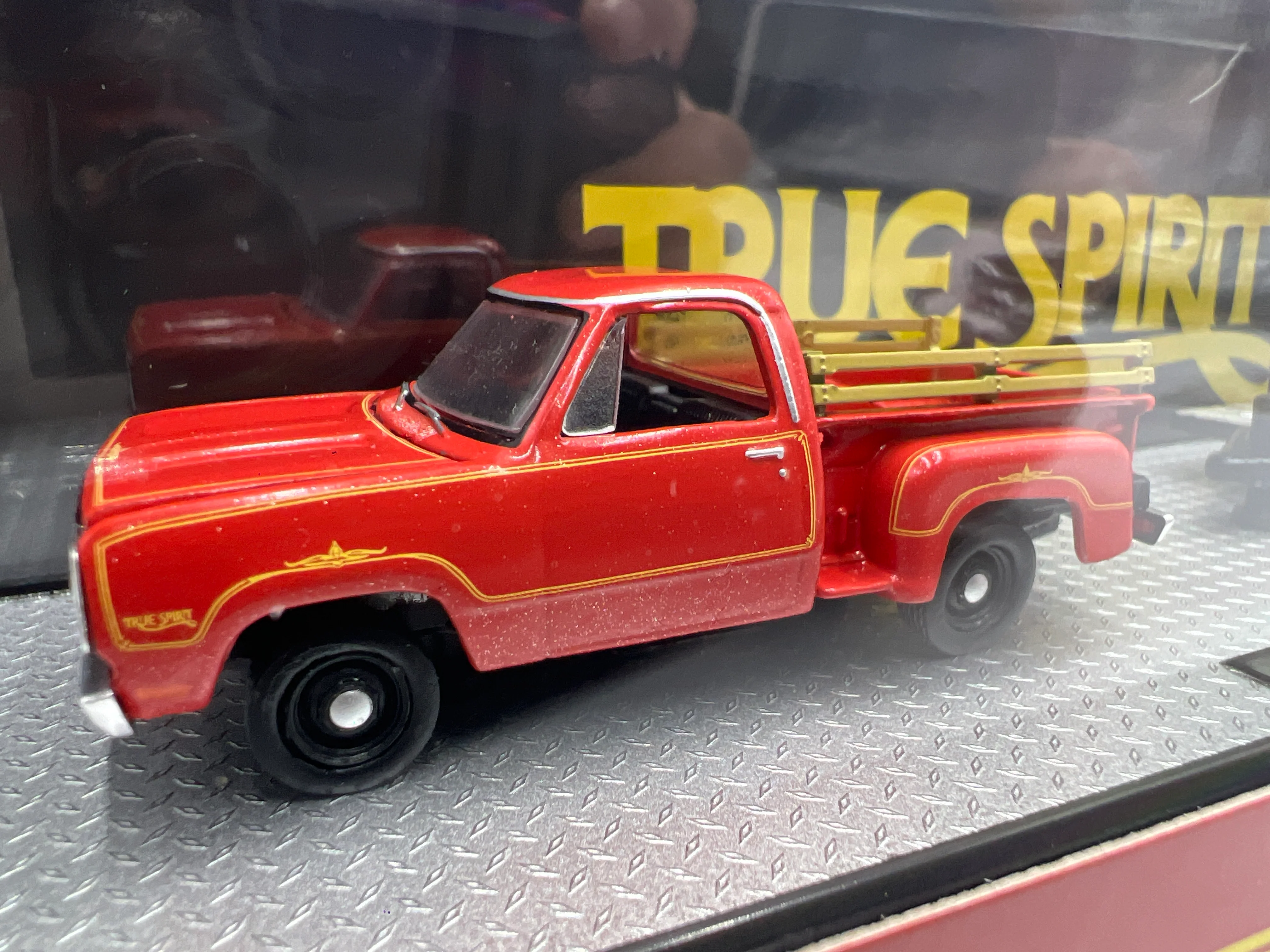 2025 M2 Machines Auto Haulers 1978 Dodge True Spirit & 1957 Dodge Coronet Police Car D500 R89 - Image 2