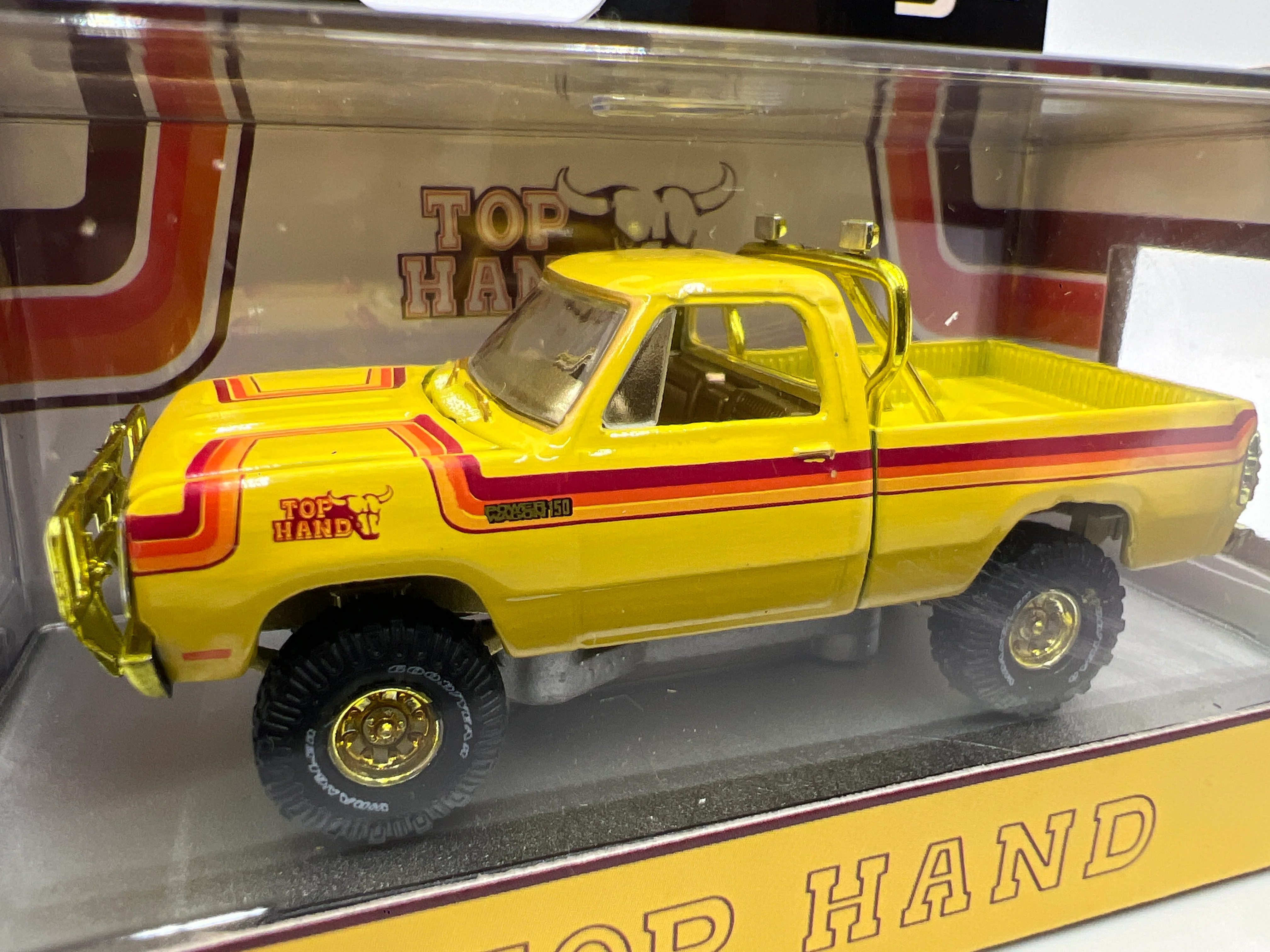 2025 M2 Machines Auto-Thentics CHASE 1978 Dodge 150 Power Wagon Top Hand Yellow R100 - Image 3