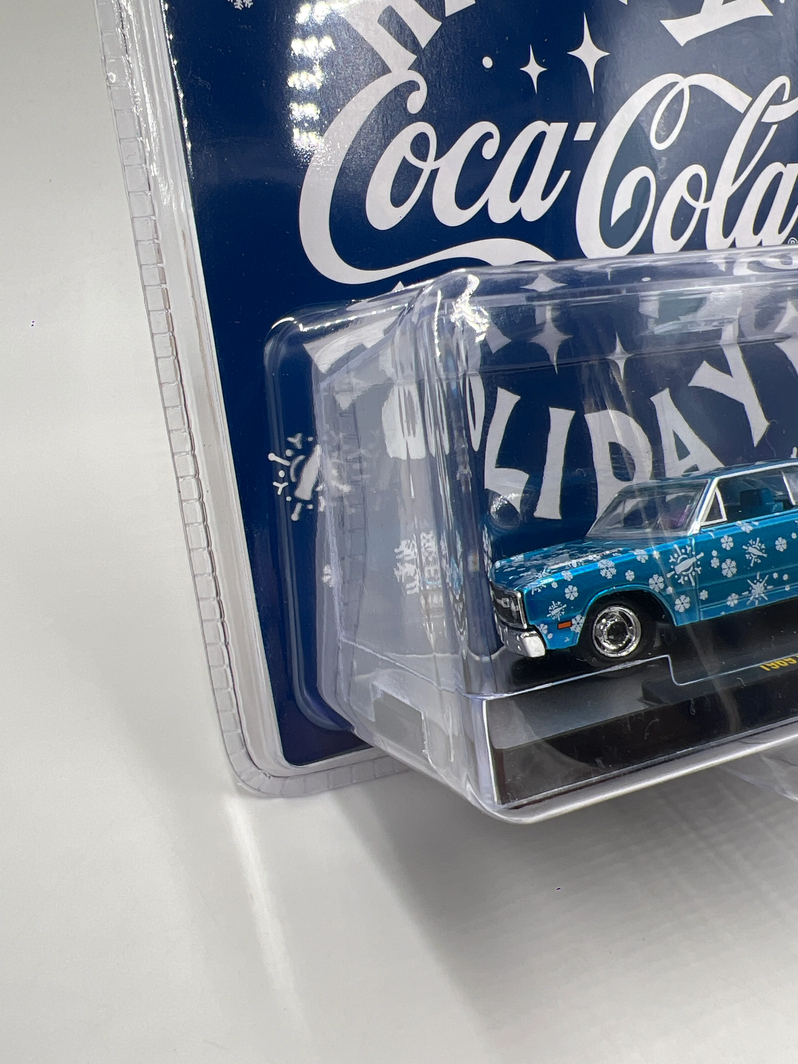 2025 M2 Machines Coca Cola Holidays 1969 Dodge Dart Swinger 340 Blue SK10 194E - Image 4
