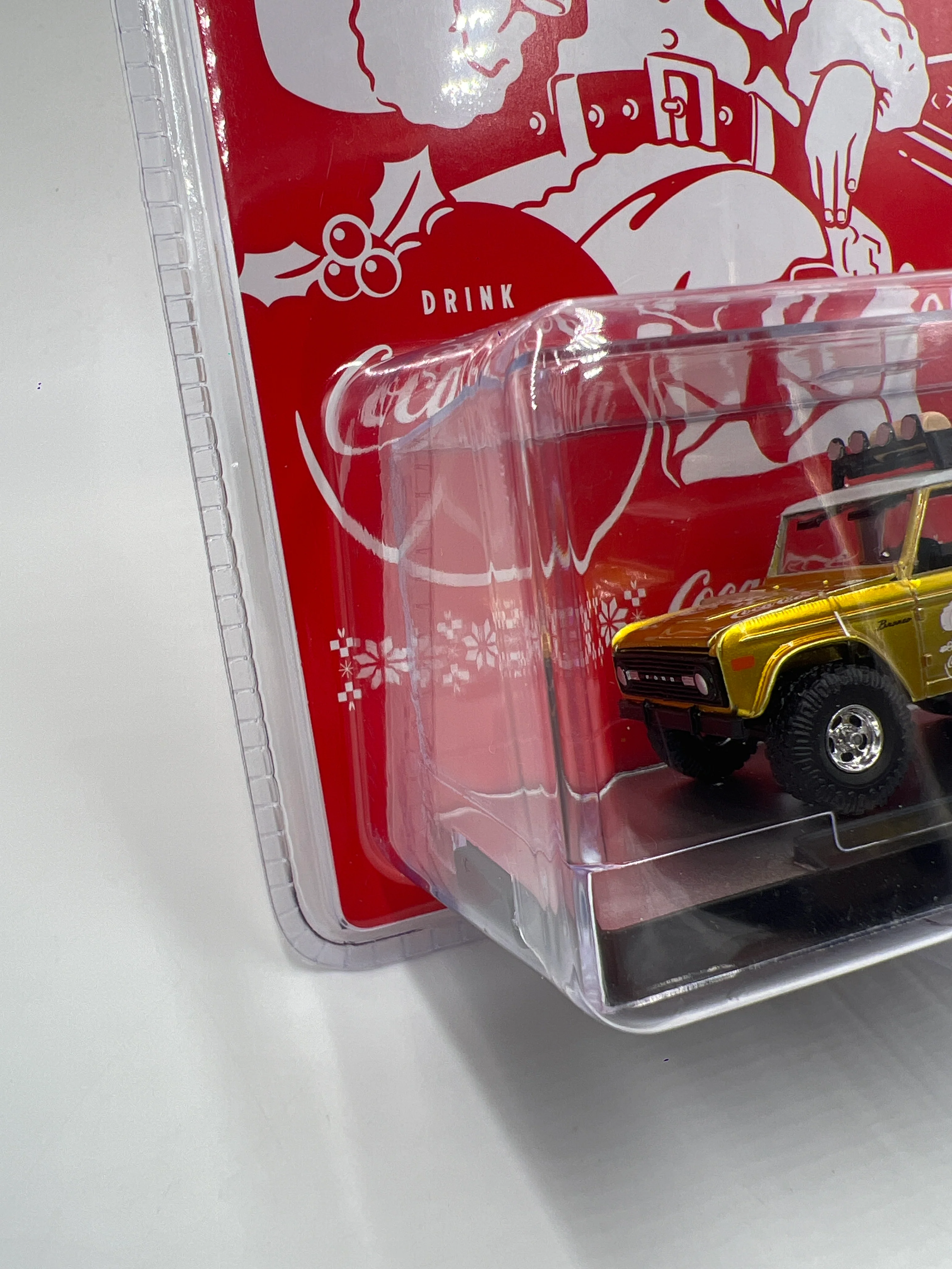 2025 M2 Machines Coca Cola Holidays 1966 Ford Bronco Gold SK10 195B - Image 4