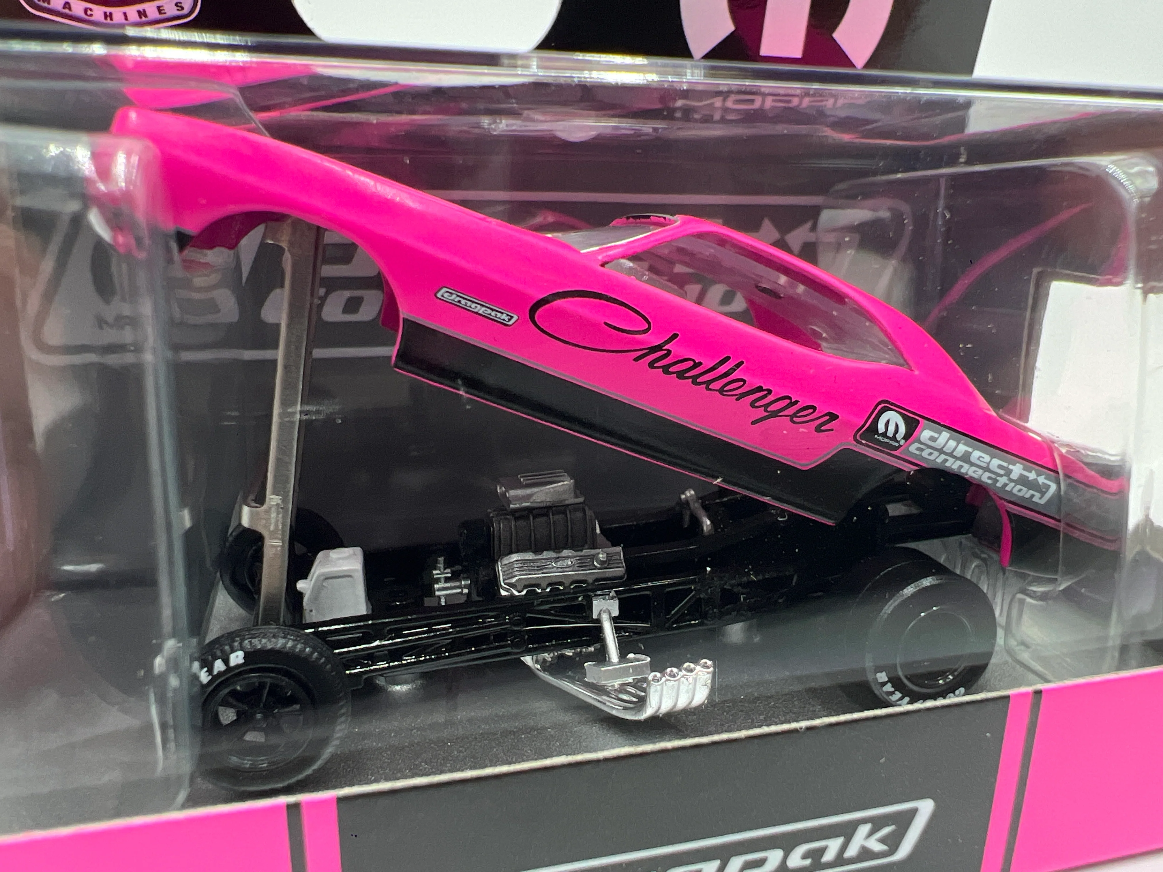 2025 M2 Machines Detroit Muscle Dragpak 1971 Dodge Challenger Funny Car Pink R86 - Image 3