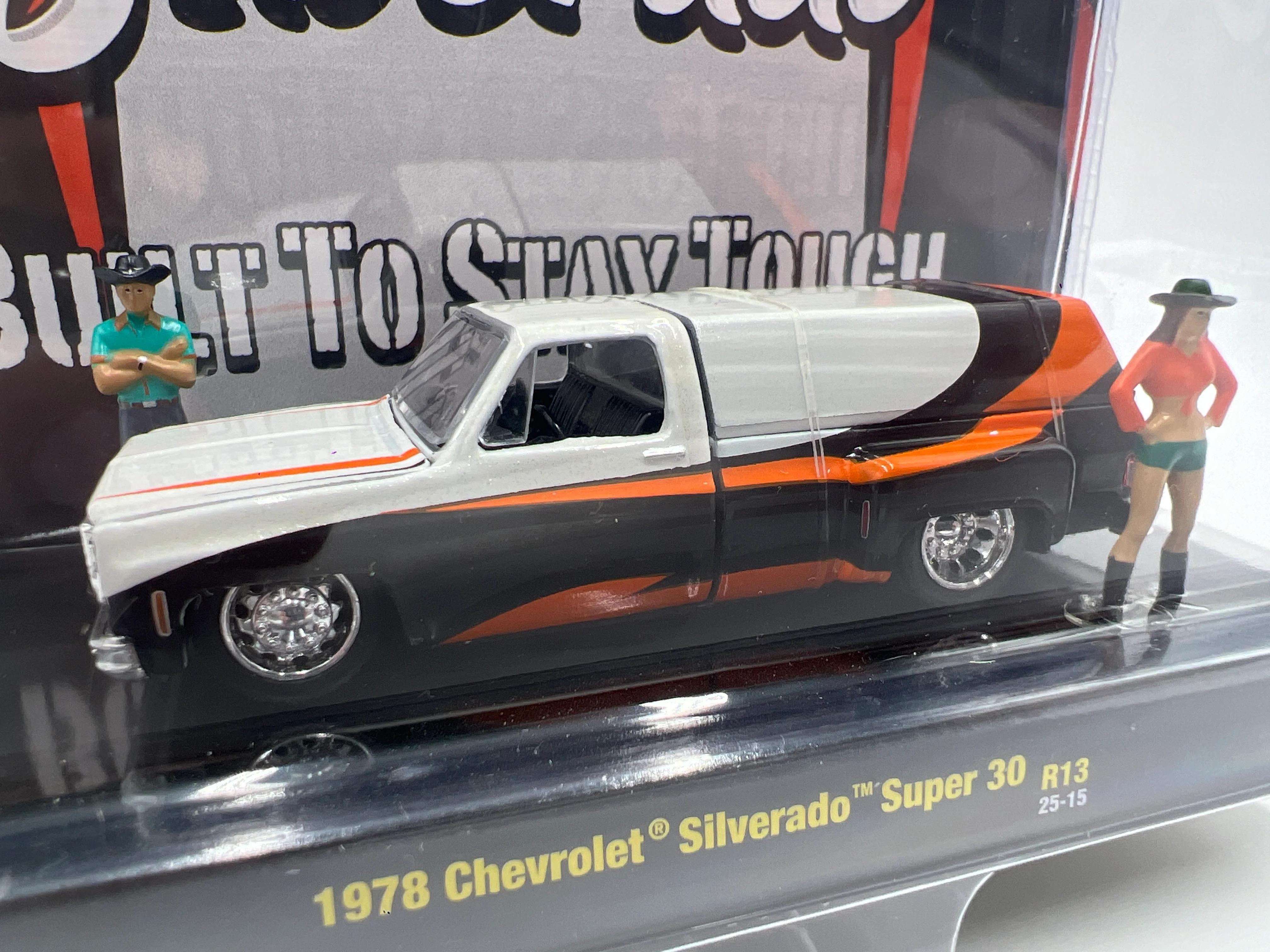 2025 M2 Machines Diorama 1978 Chevrolet Silverado Super 30 R13 195F - Image 2