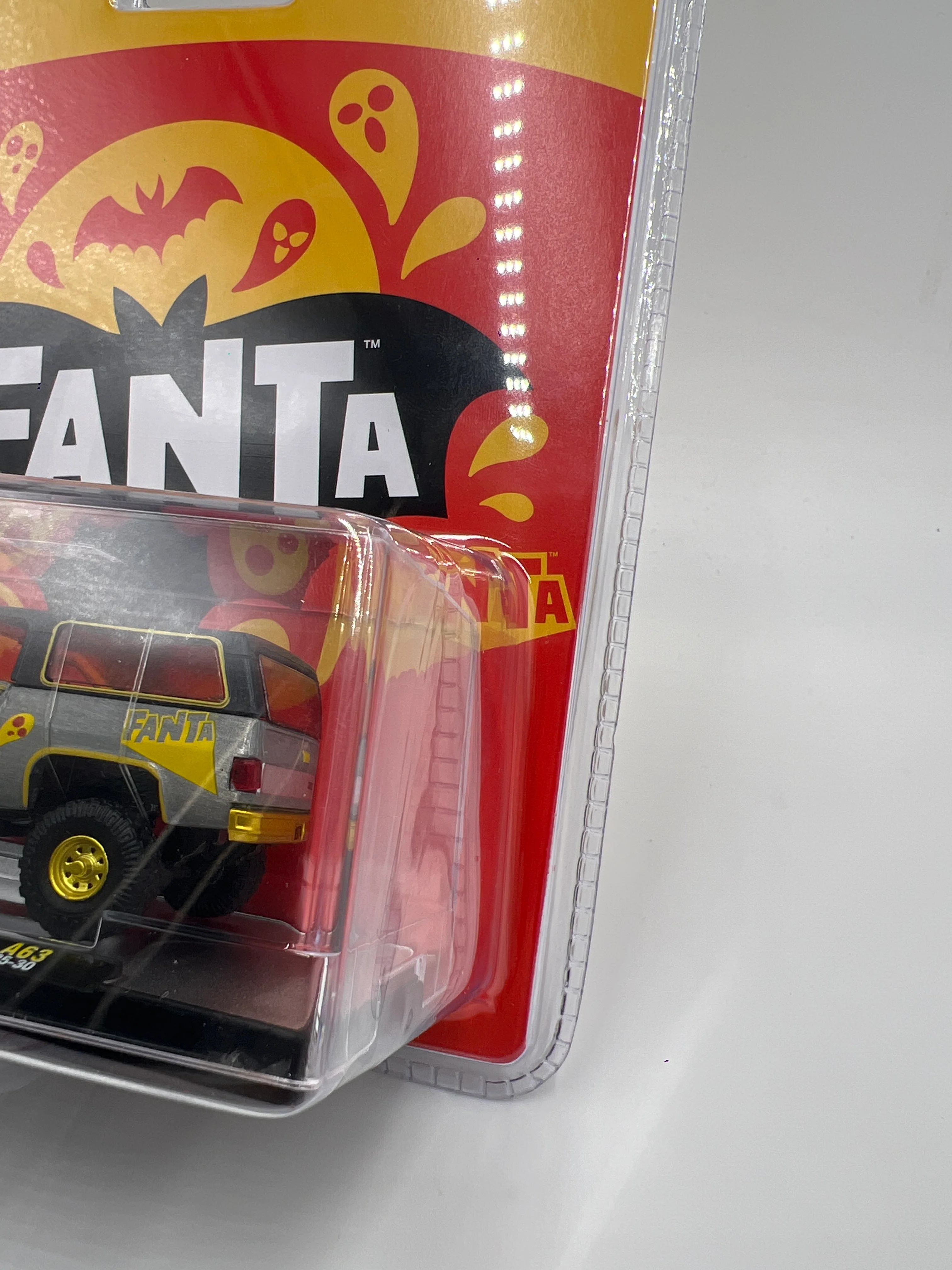 2025 M2 Machines Fanta RAW CHASE 1/250 1974 Chevrolet K5 Blazer 4x4 A63 - Image 3