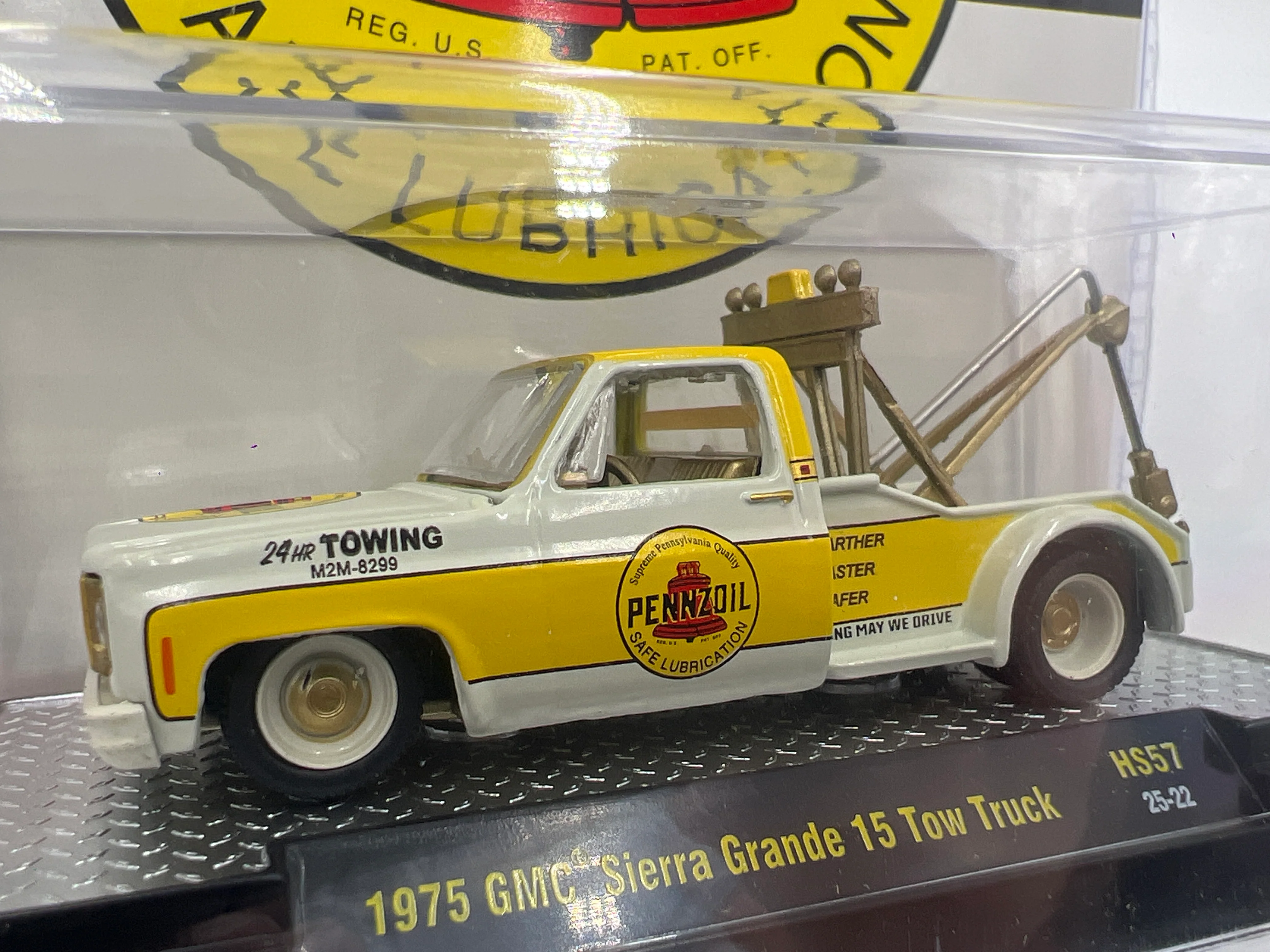 2025 M2 Machines Hobby Exclusive CHASE Pennzoil 1975 GMC Sierra Grande 15 Tow Truck HS57 - Image 2