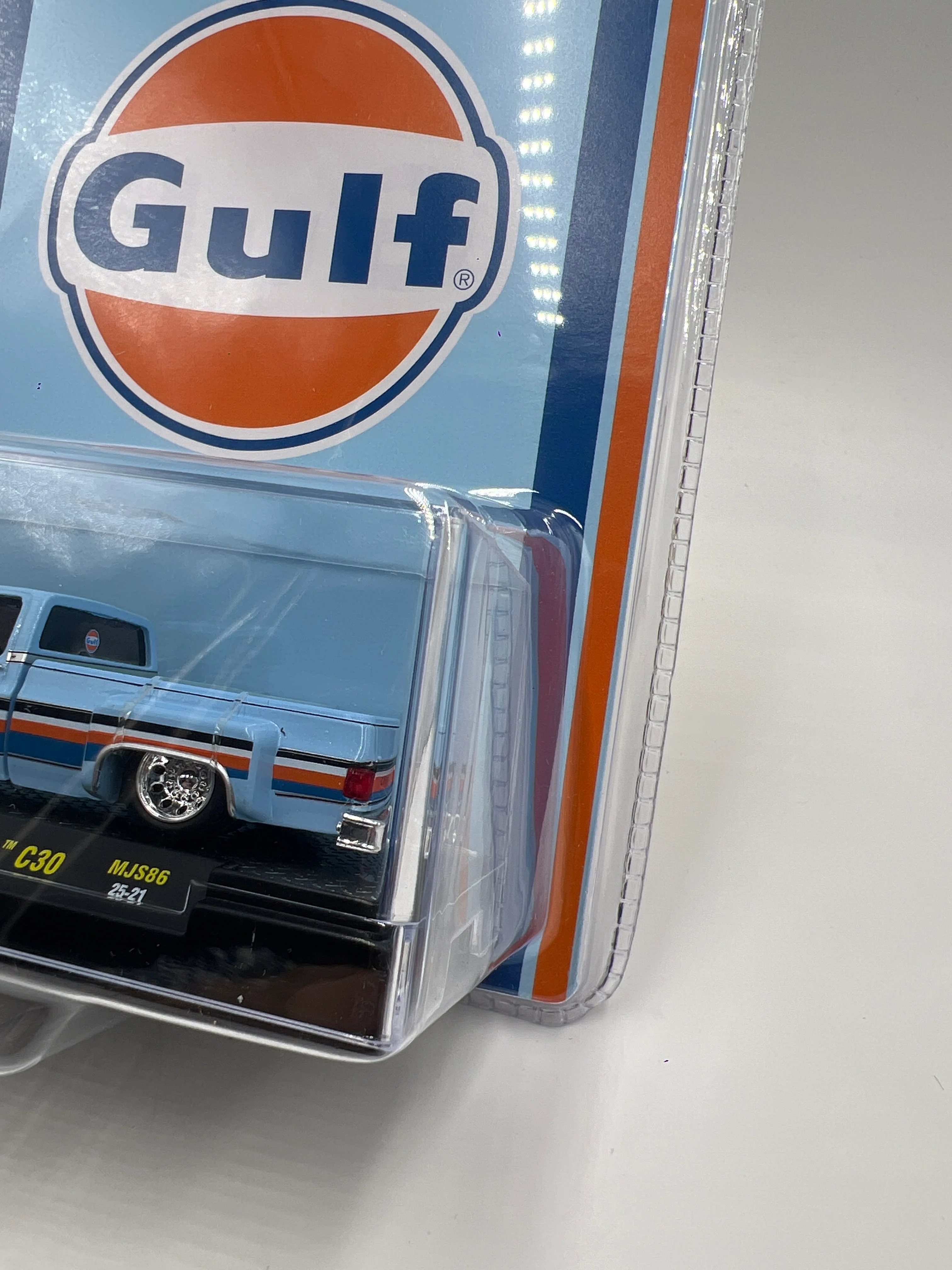 2025 M2 Machines Mijo Exclusives Gulf 1978 Chevrolet Silverado C30 MJS86 200B - Image 3