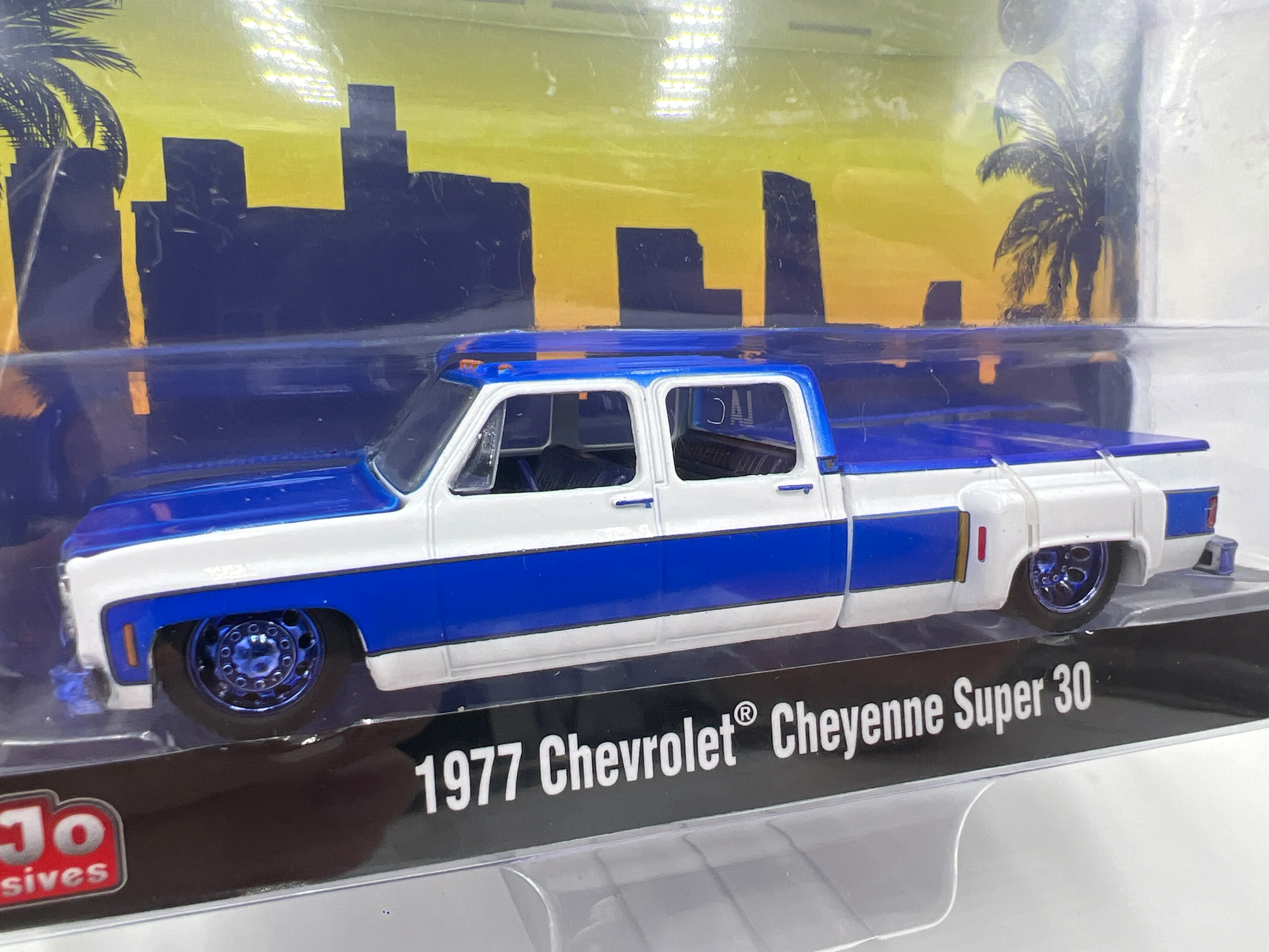 2025 M2 Machines Mijo Exclusives CHASE LA 1977 Chevrolet Cheyenne Super 30 White/Blue - Image 2