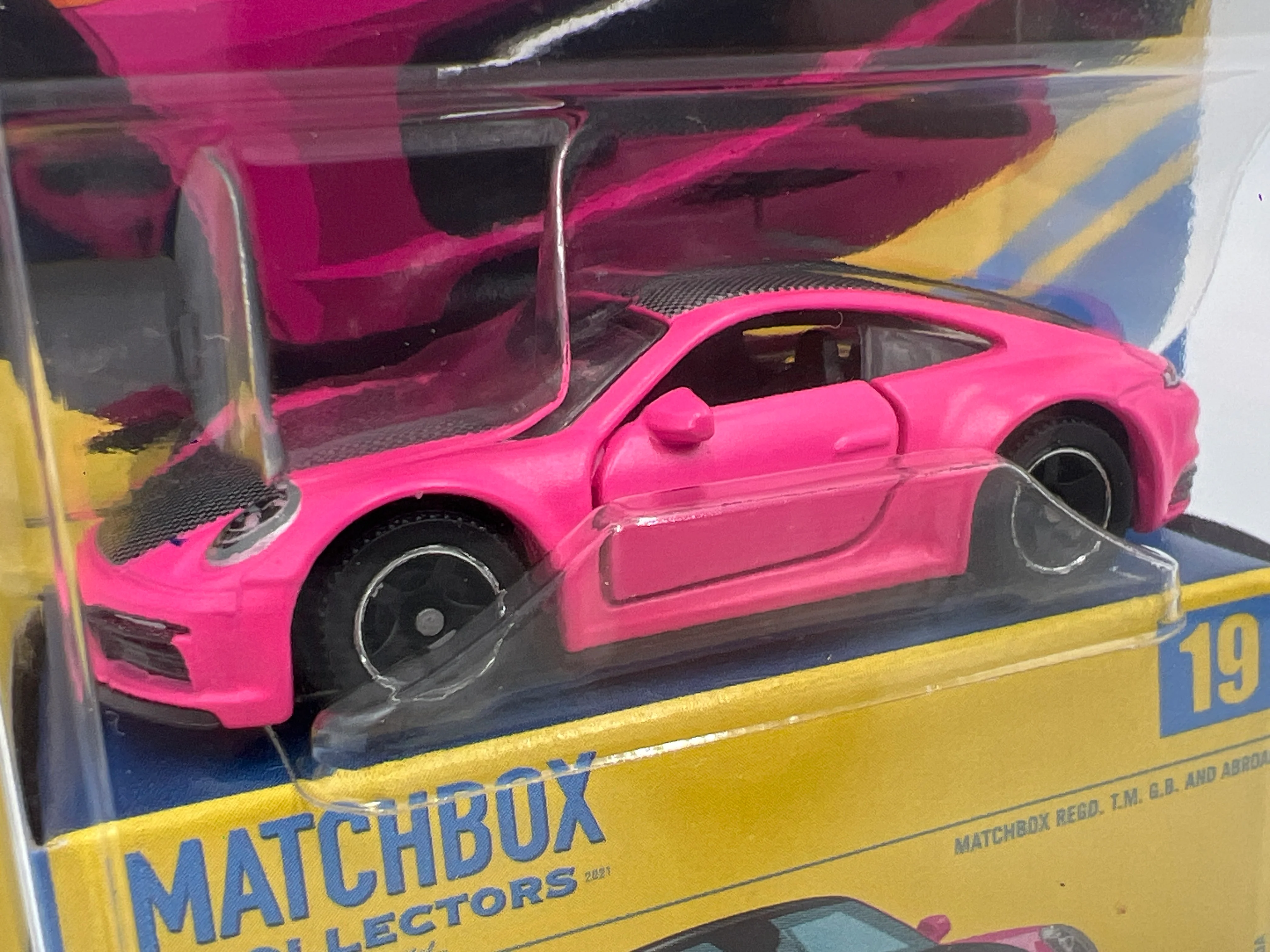 2025 Matchbox Collectors #19 2020 Porsche Carrera 4S Pink 169C - Image 2