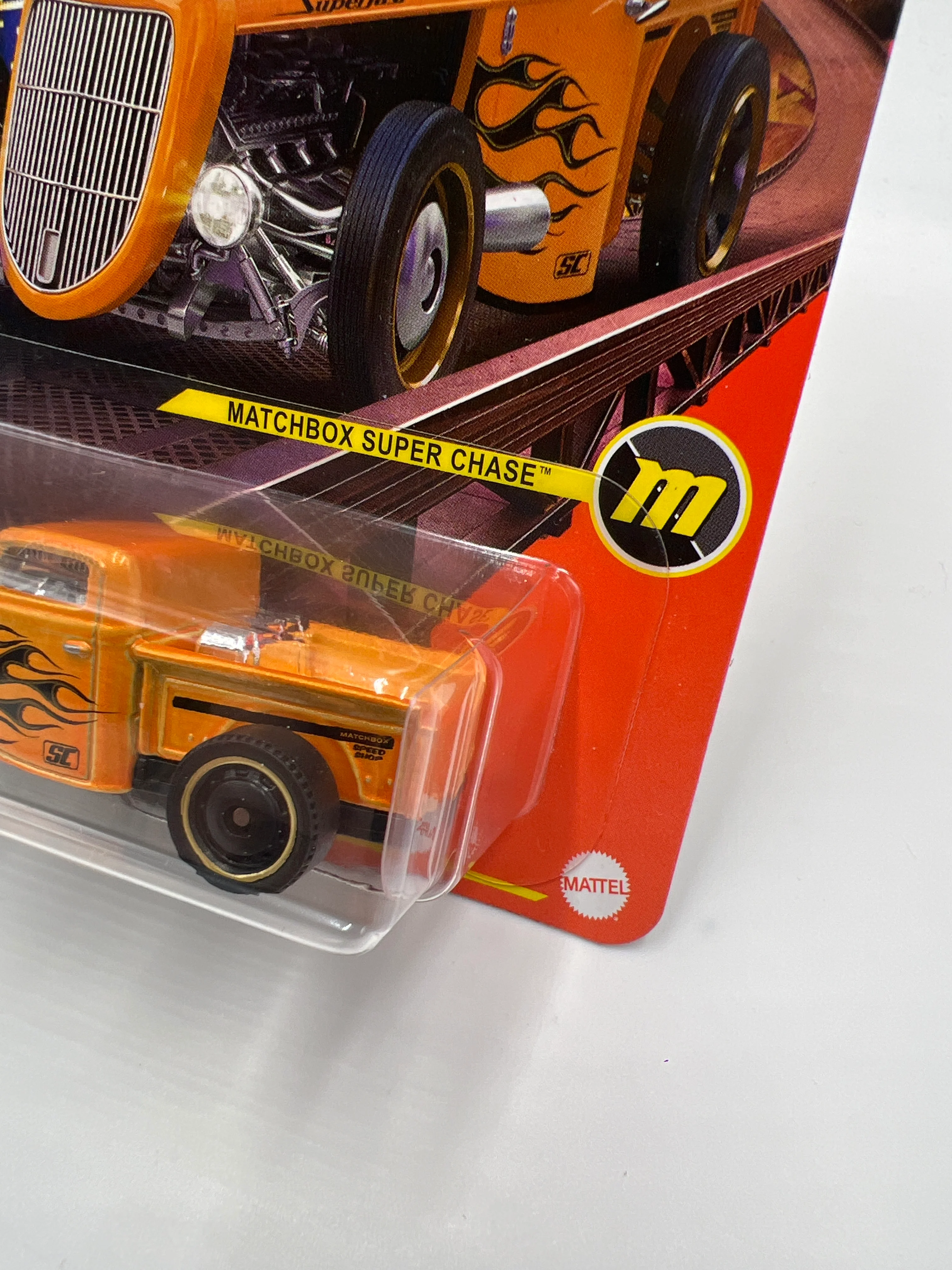 2025 Matchbox Super Chase 35 Ford Pickup Orange W/Protector - Image 4