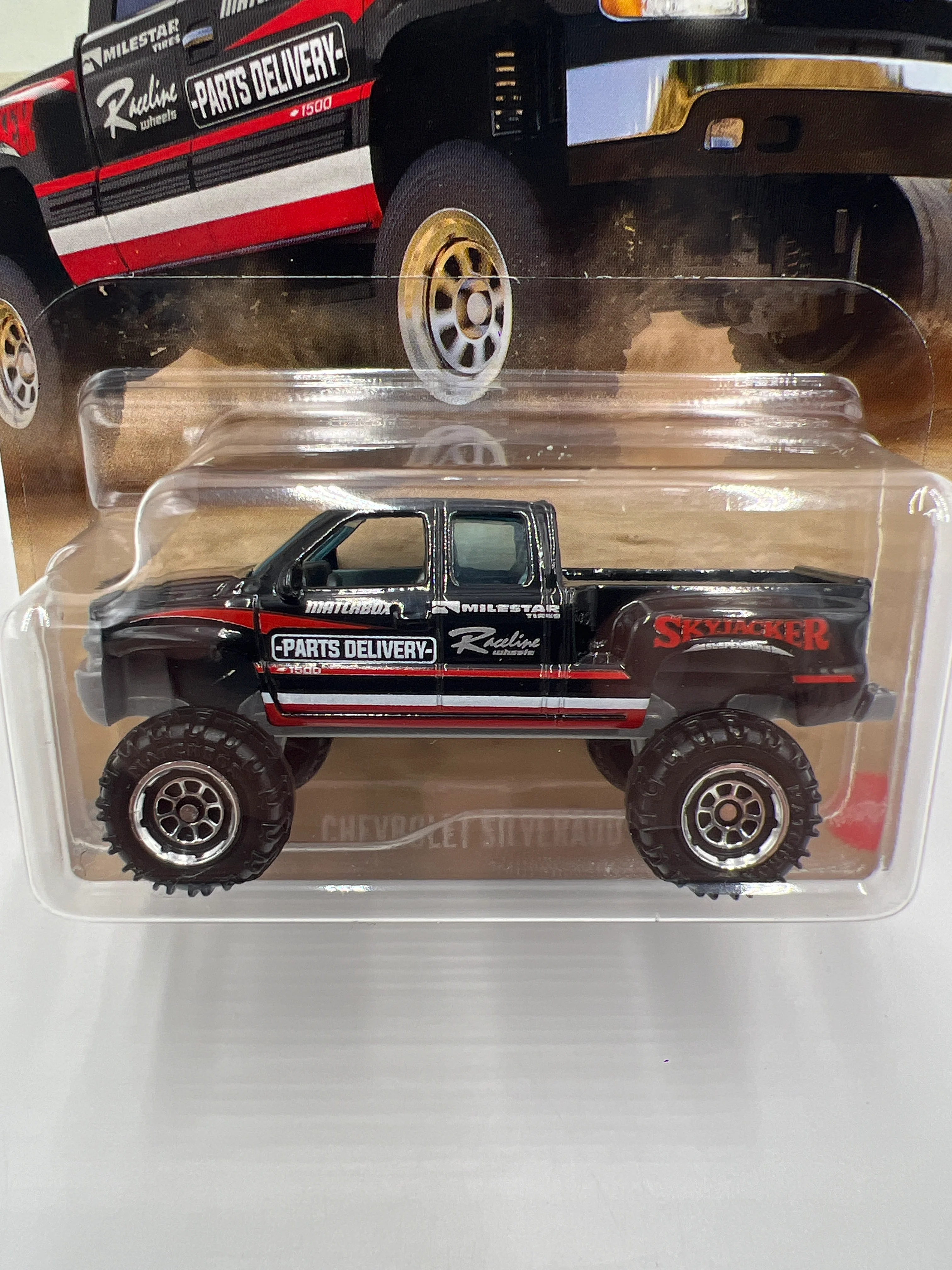 2025 Matchbox Parts Delivery Trucks #5 Chevrolet Silverado 4x4 Black Skyjacker 157F - Image 2