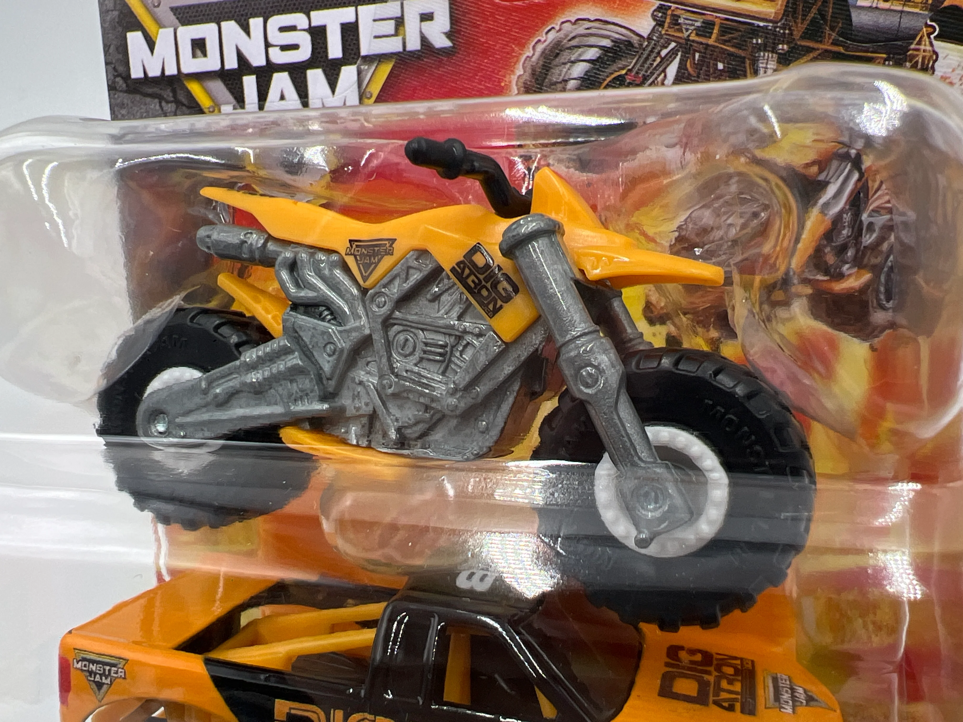 Monster Jam Walmart Exclusive 2 Pack Digatron W/Dirt Bike 134F - Image 2