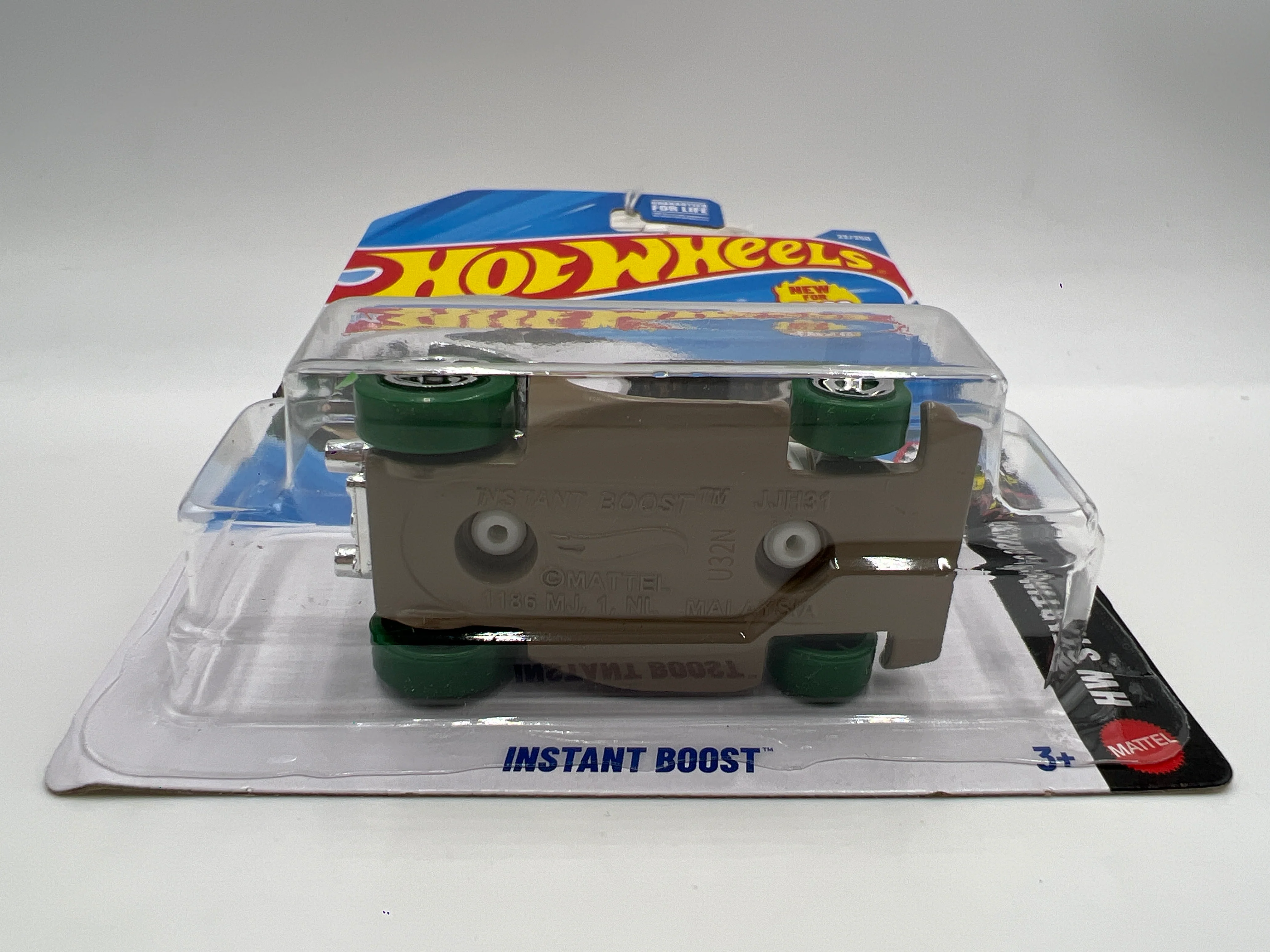 2026 Hot Wheels A Case Starting Grid #22 Instant Boost White 116i - Image 5