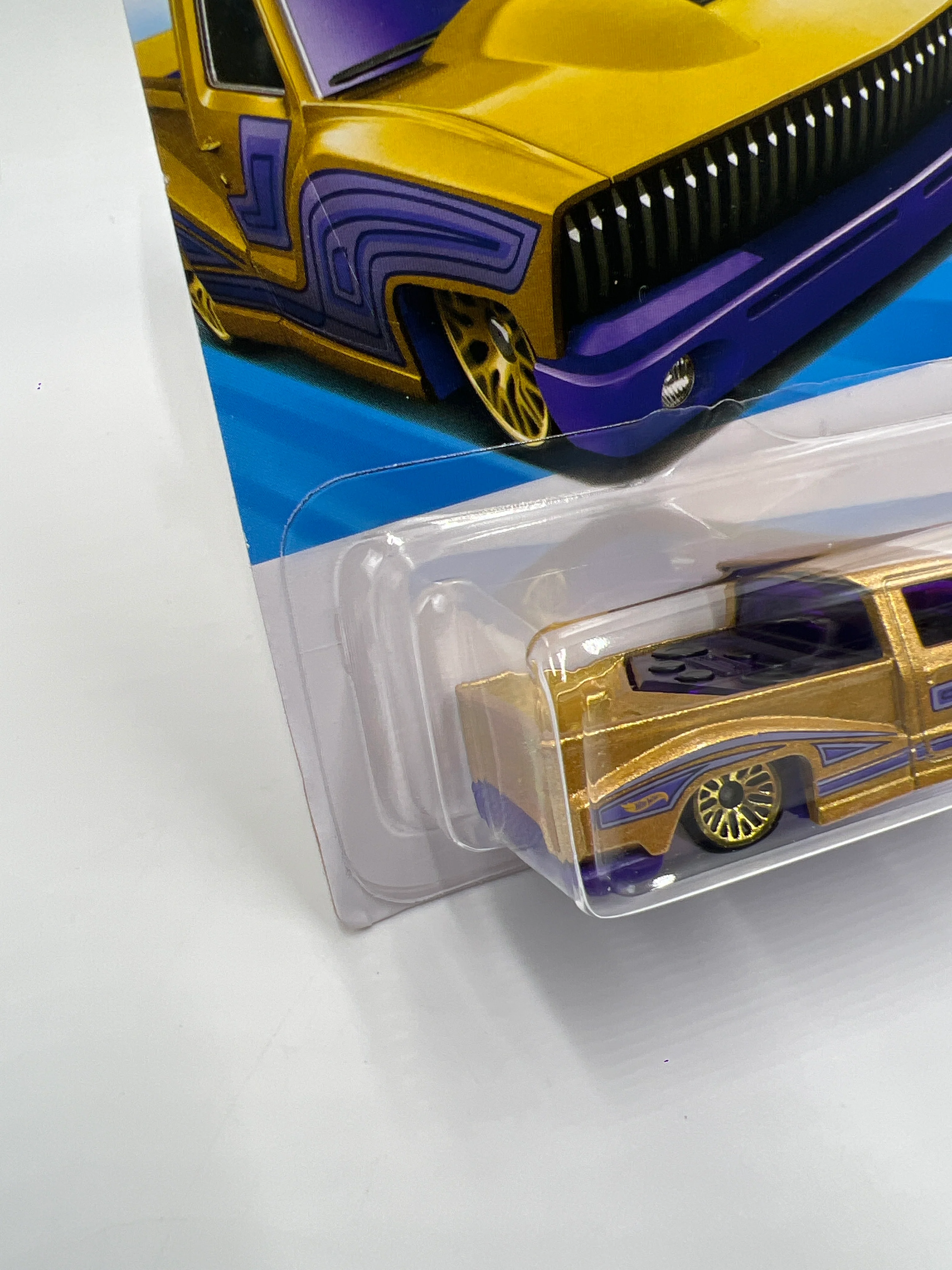 2026 Hot Wheels A Case Layin Low #17 Bounce’N Bass Gold 113i - Image 4