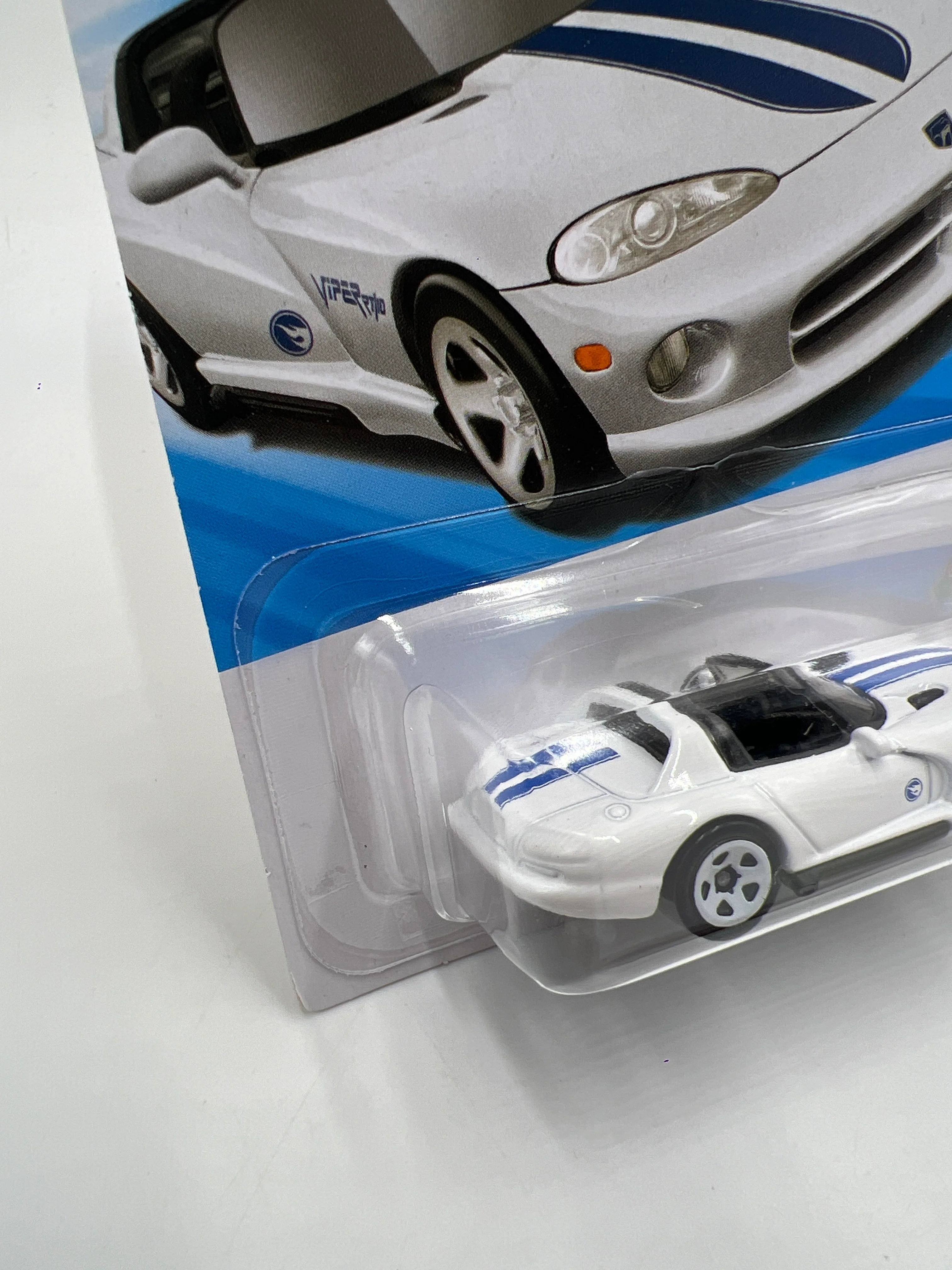 2026 Hot Wheels B Case Treasure Hunt #29 92 Dodge Viper RT/10 White 277C - Image 4