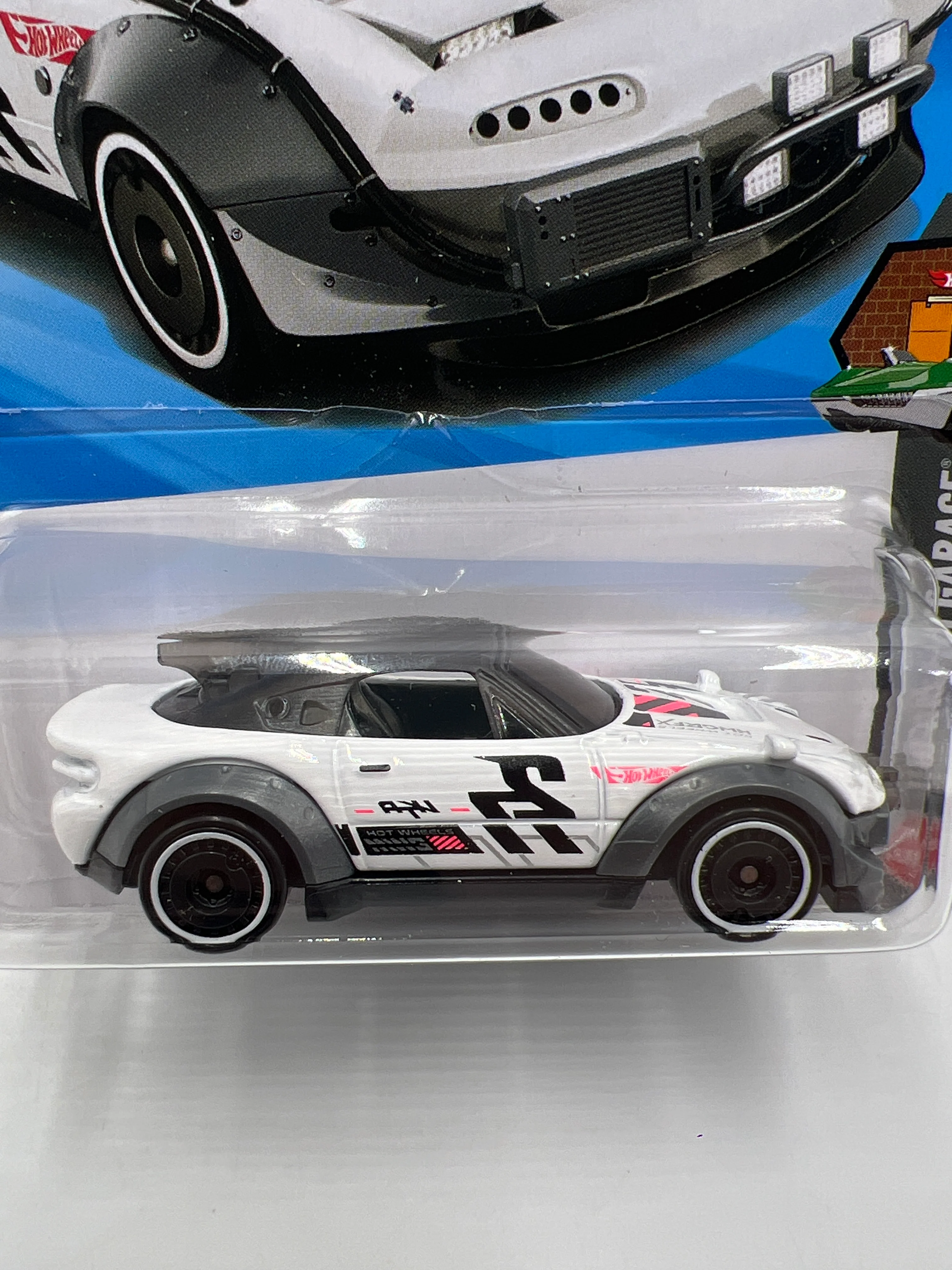 2026 Hot Wheels B Case HW Dream Garage #1 Mazda MX-5 Miata White 86G - Image 2