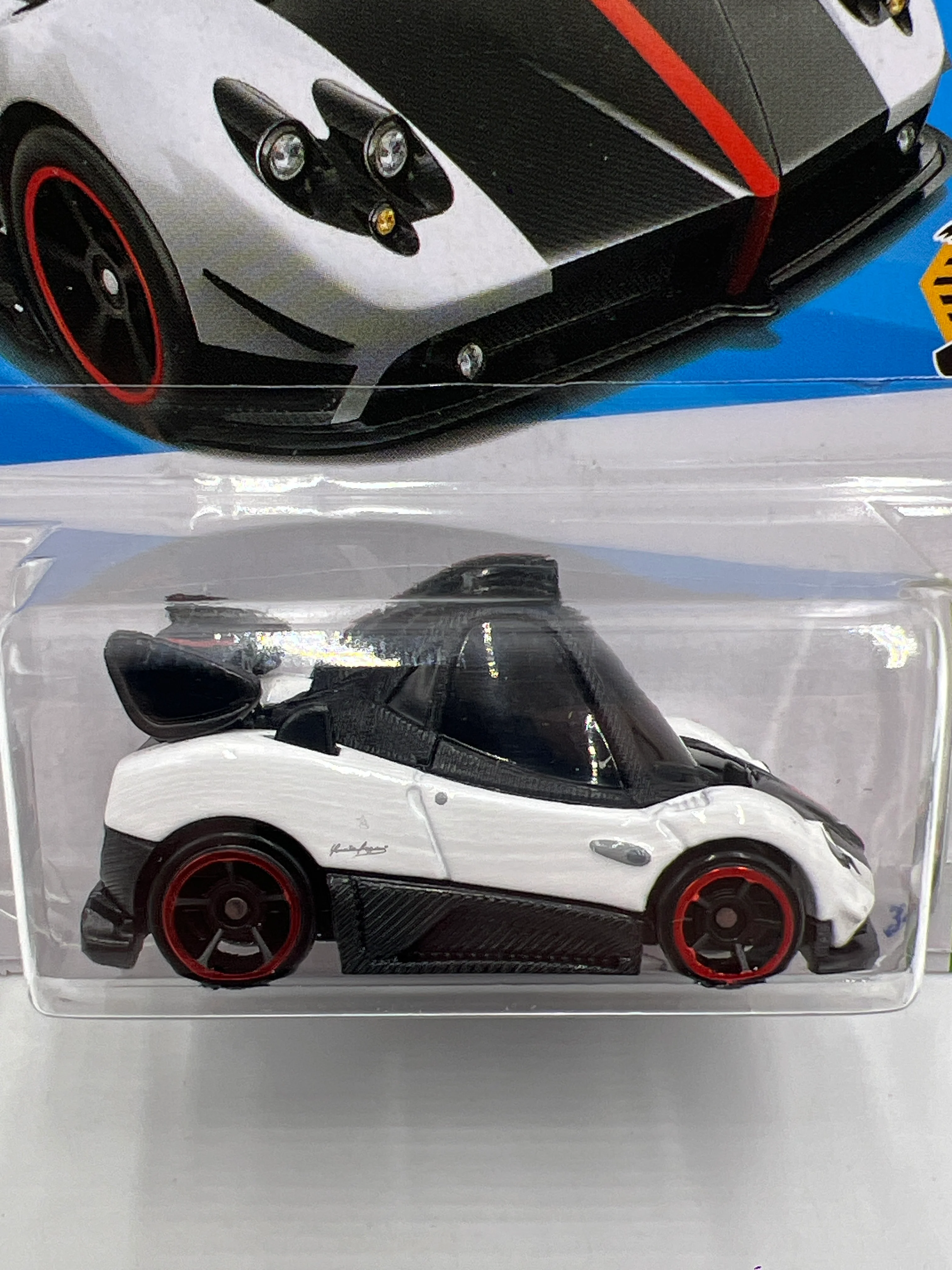 2026 Hot Wheels B Case Exoticars #26 Pagani Zonda Cinque White Tooned 93i - Image 2