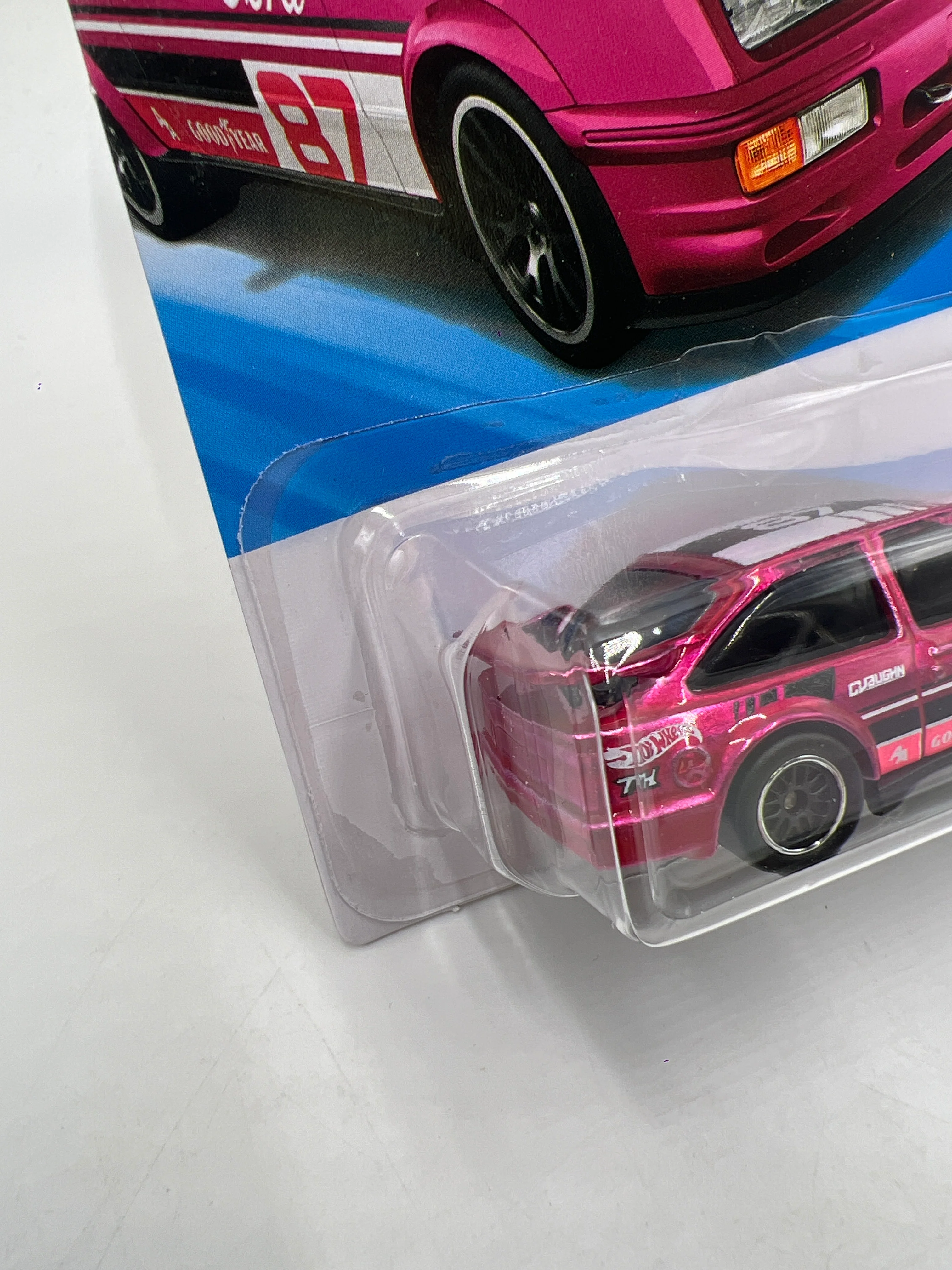 2026 Hot Wheels E Case Super Treasure Hunt #116 87 Ford Sierra Cosworth Pink W/Protector - Image 4