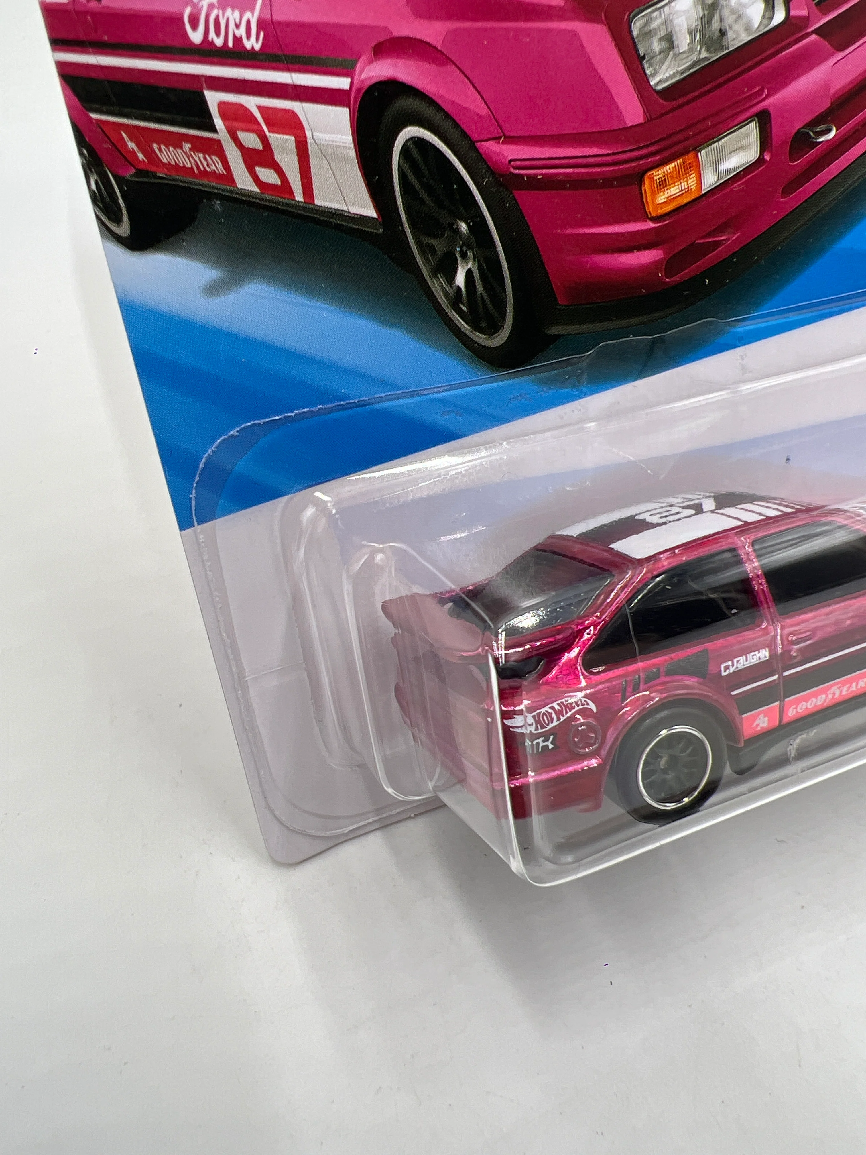 2026 Hot Wheels Super Treasure Hunt #116 87 Ford Sierra Cosworth Pink W/Protector Intl Card 2 - Image 4