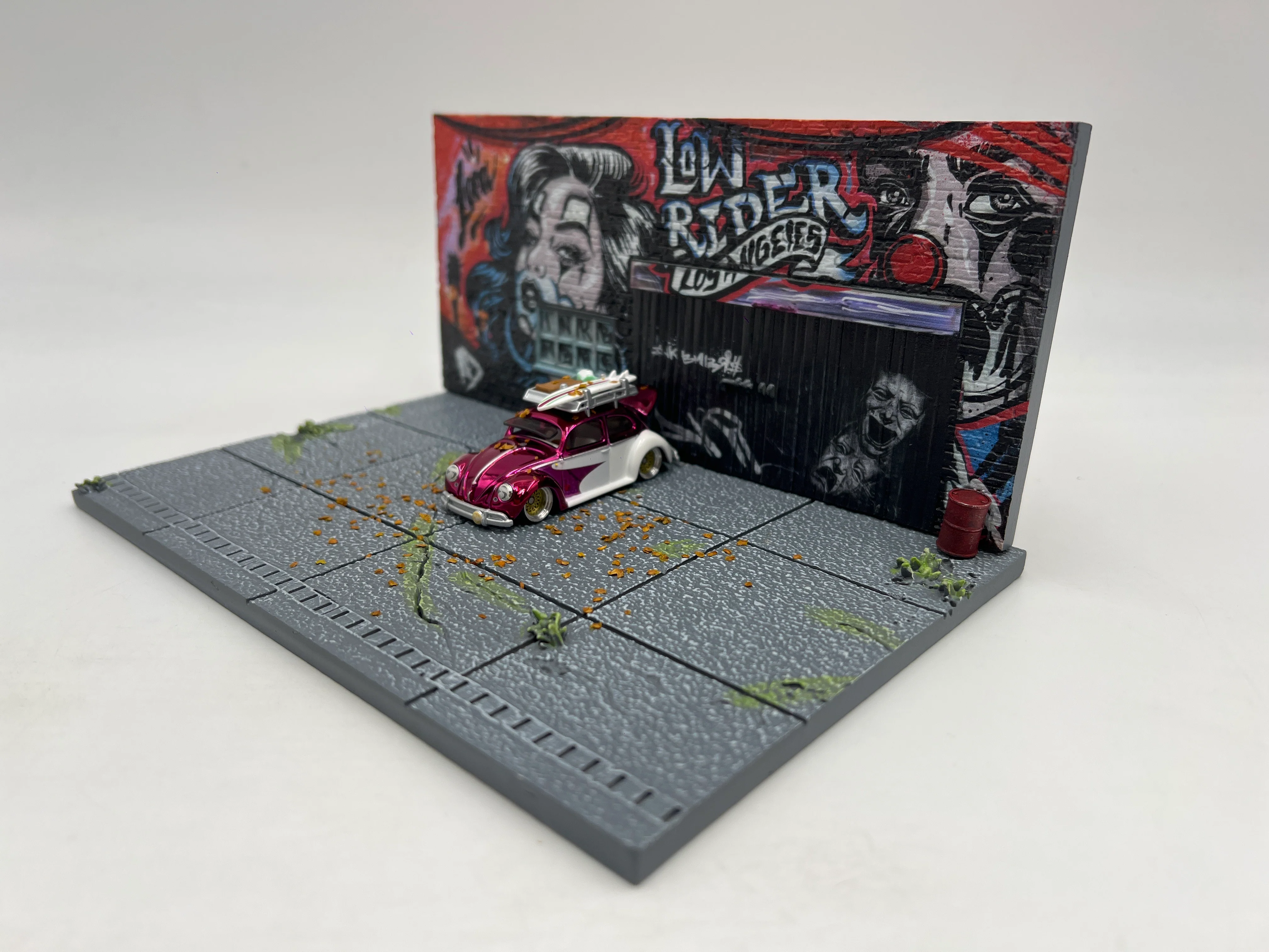 American Diorama 1:64 Mijo Exclusives LA Street Art Resin Diorama Lowrider Limited Edition W/Leaves (Car Not Included) - Image 4