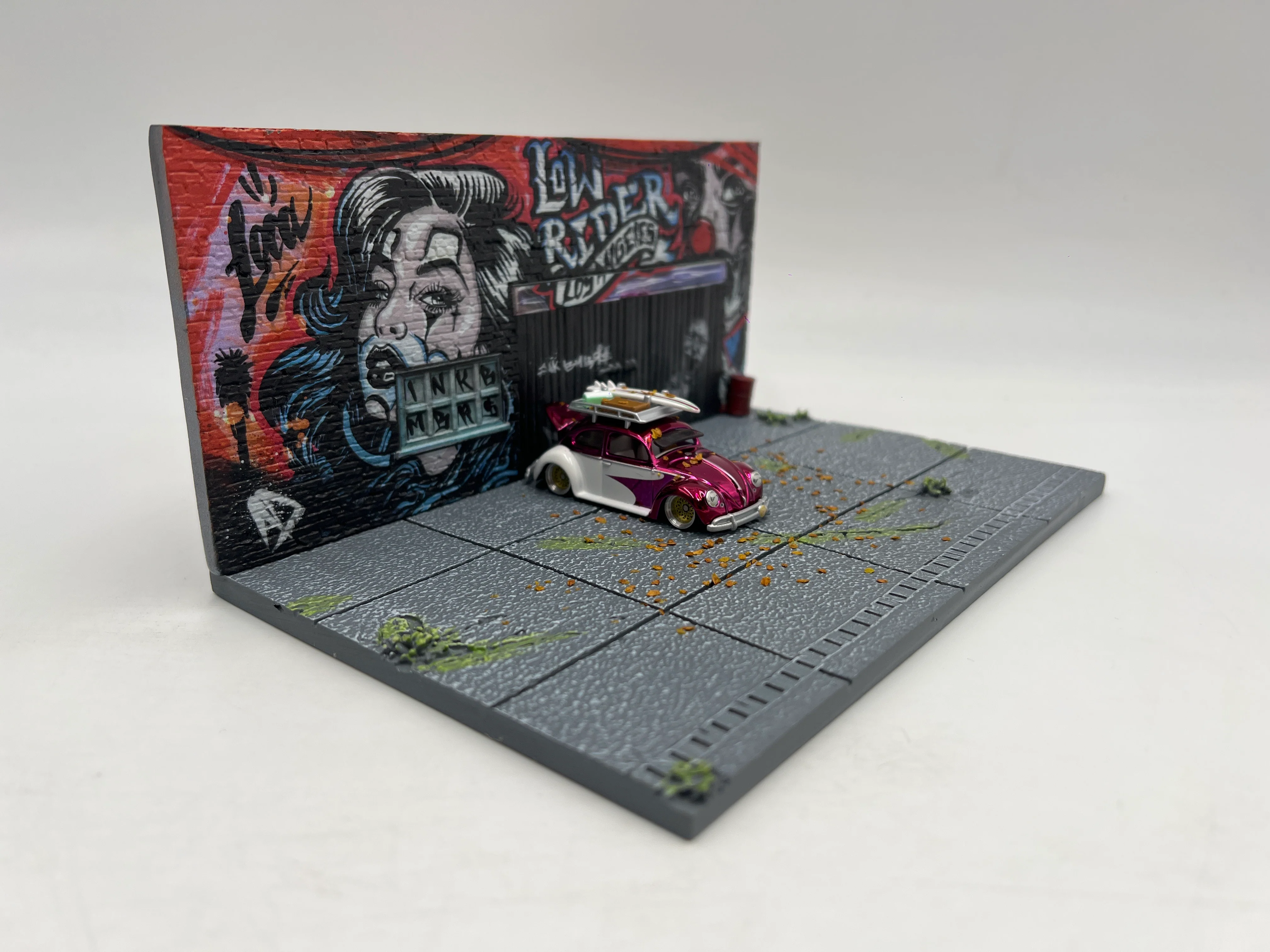 American Diorama 1:64 Mijo Exclusives LA Street Art Resin Diorama Lowrider Limited Edition W/Leaves (Car Not Included) - Image 5