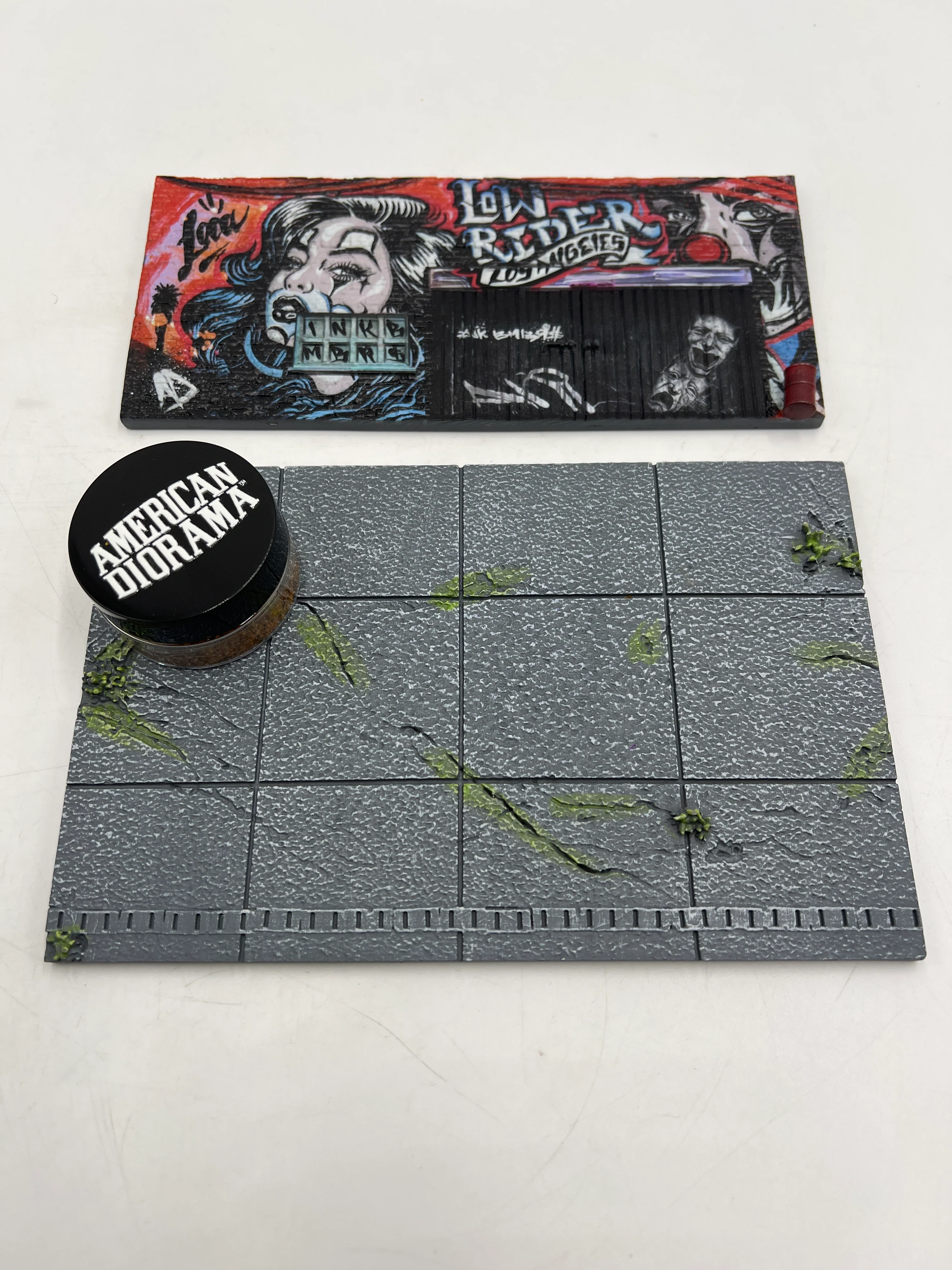 American Diorama 1:64 Mijo Exclusives LA Street Art Resin Diorama Lowrider Limited Edition W/Leaves (Car Not Included) - Image 7
