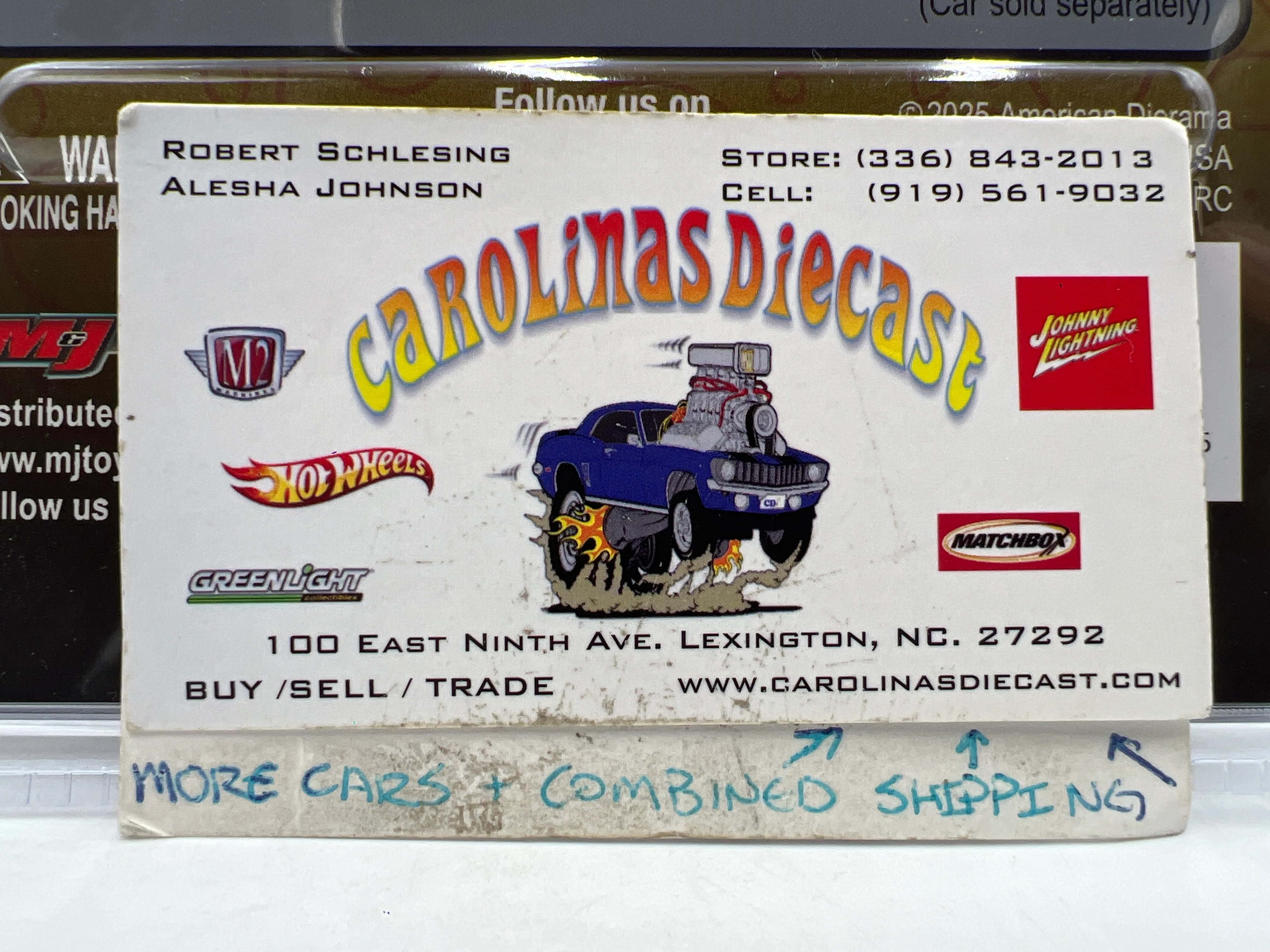American Diorama MiJo Exclusives 1:64 Curbside Crowd 176E - Image 3
