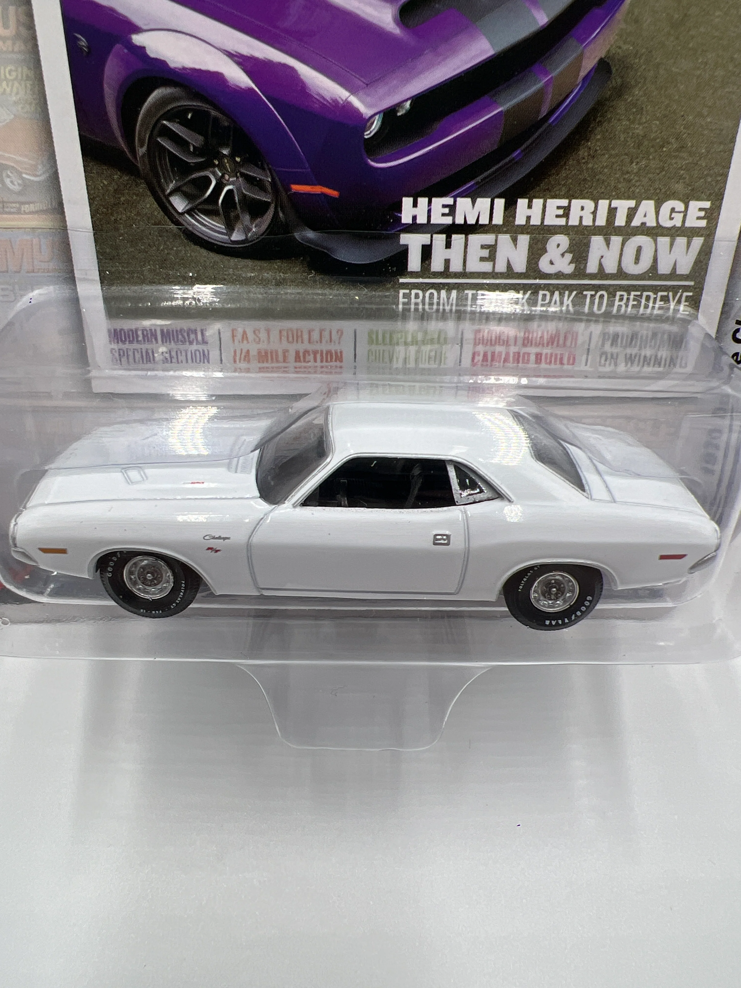 Auto World Hemmings Muscle Machines Release 4 Version B 1970 Dodge Challenger R/T White 184C - Image 3